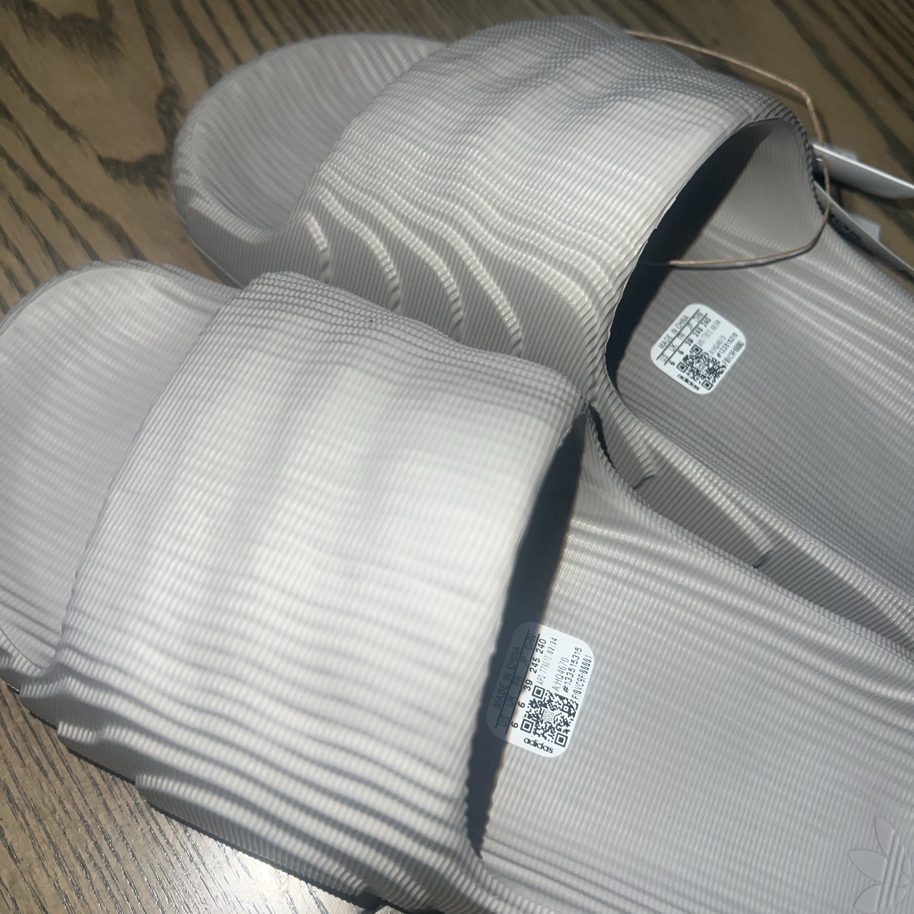 Adidas Adilette 22 Light Brown 착용 스타일