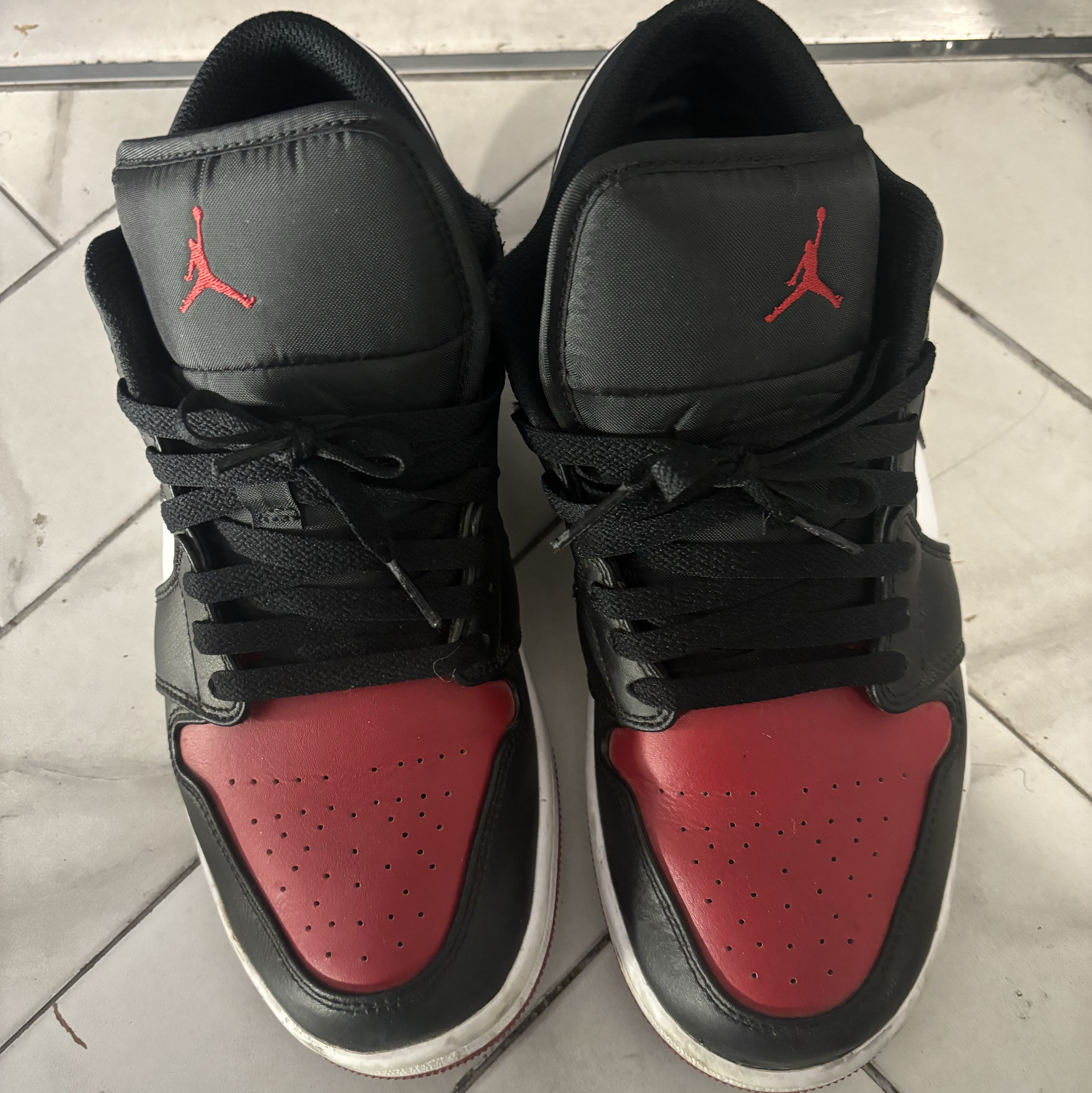 Jordan 1 Low White Varsity Red 착용 스타일