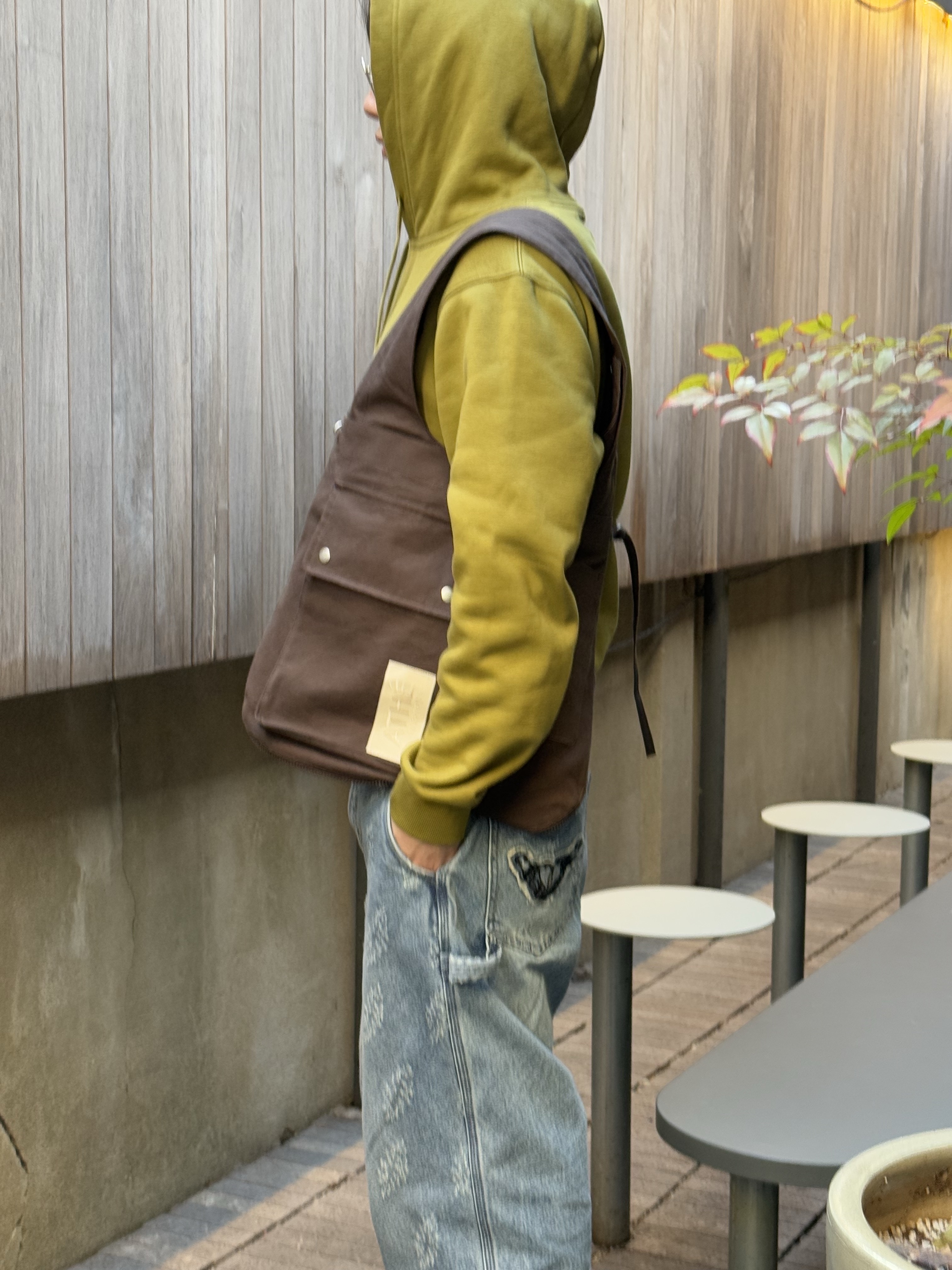 Athe garcon Cotton Multi-Use Vest Bag Brown, Athe garcon Cotton Multi-Use Vest Bag Ivory 착용 스타일 - 2