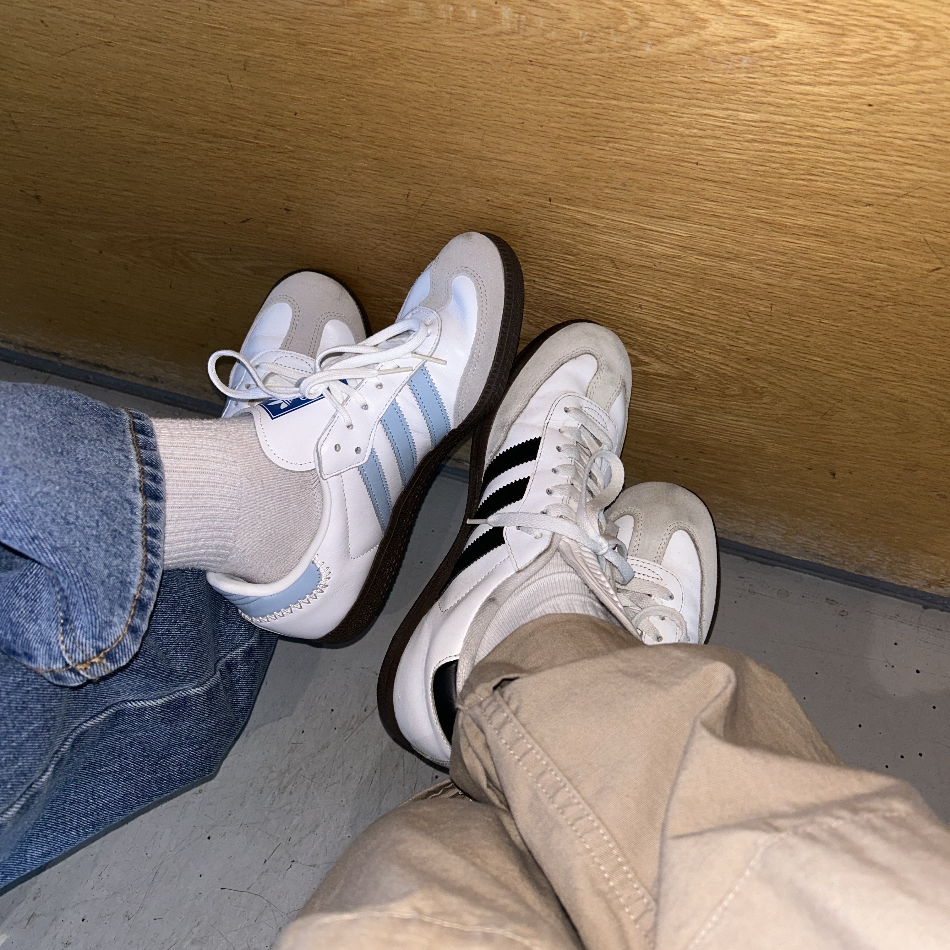 (Kids) Adidas Samba OG White Clear Sky - Footlocker Exclusive 착용 스타일