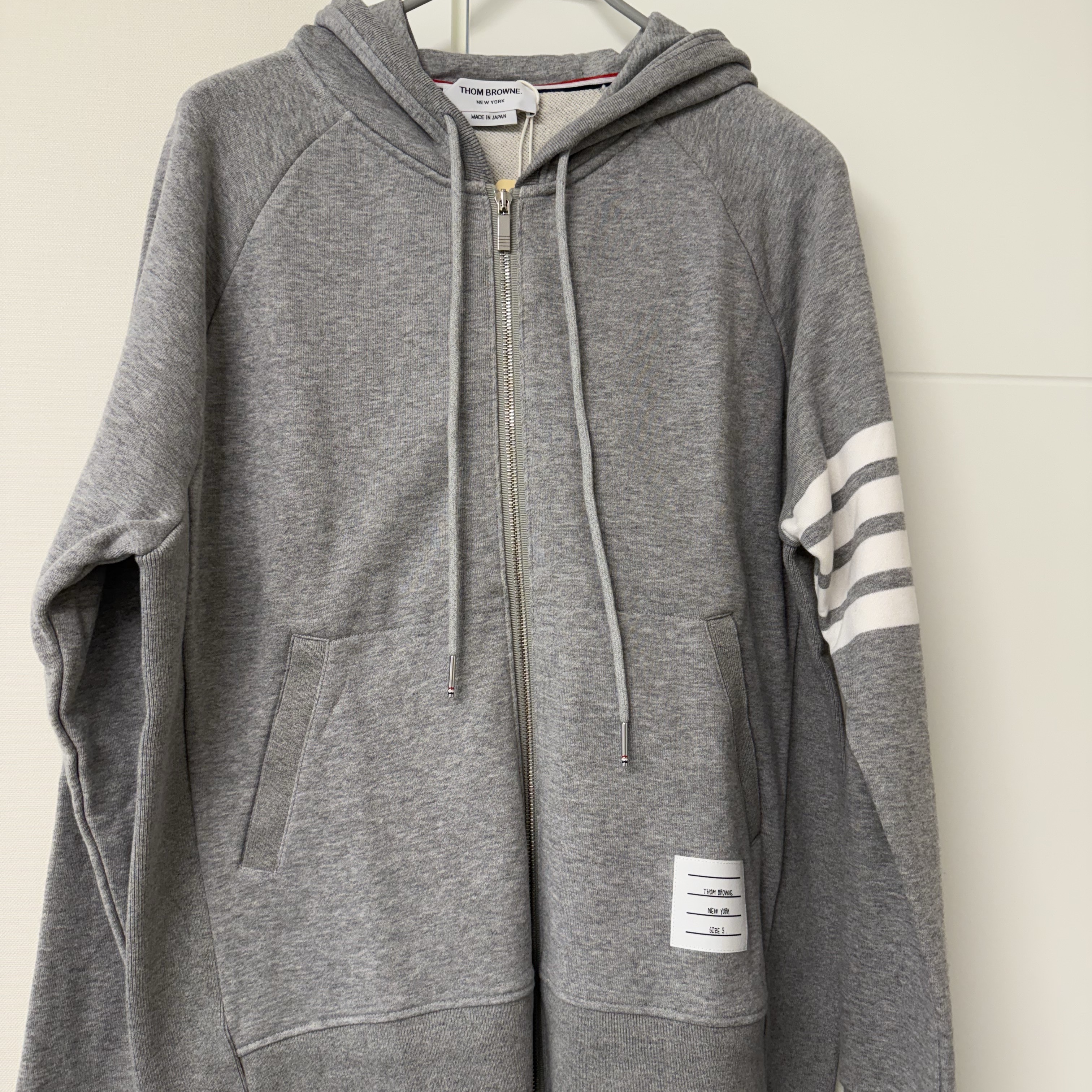 Thom Browne Engineered 4-Bar Zip Hoodie Light Grey 착용 스타일
