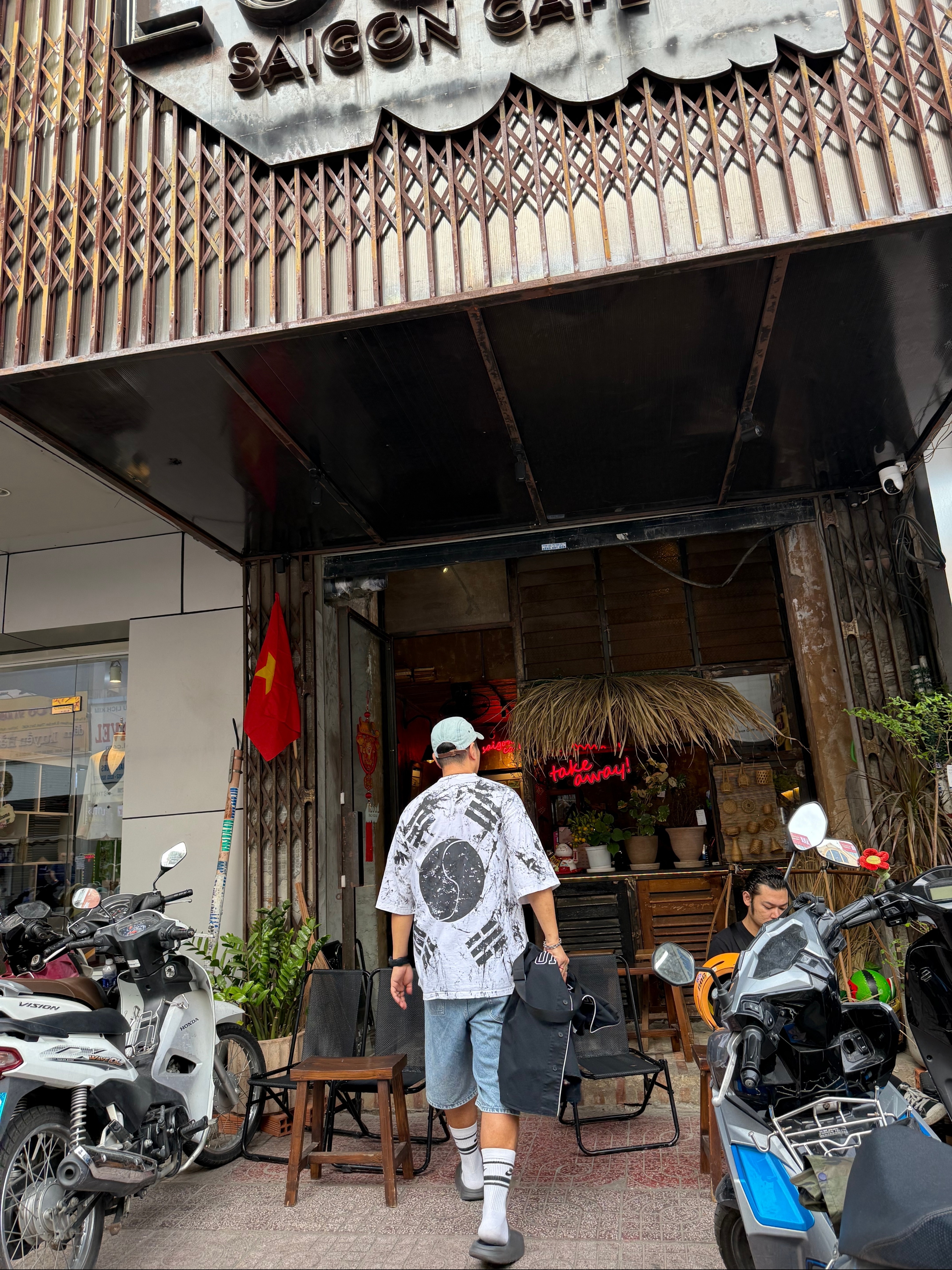 Supreme Washed Chino Twill Camp Cap Denim - 21FW, Supreme Baggy Denim Shorts Washed Blue - 23SS 착용 스타일 - 3