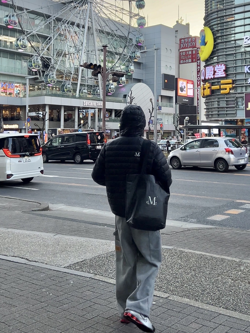 MUCENT Dite Over-Fit Light Weight Padding Black, MUCENT Reusable Signature Tote Bag Black 착용 스타일 - 3