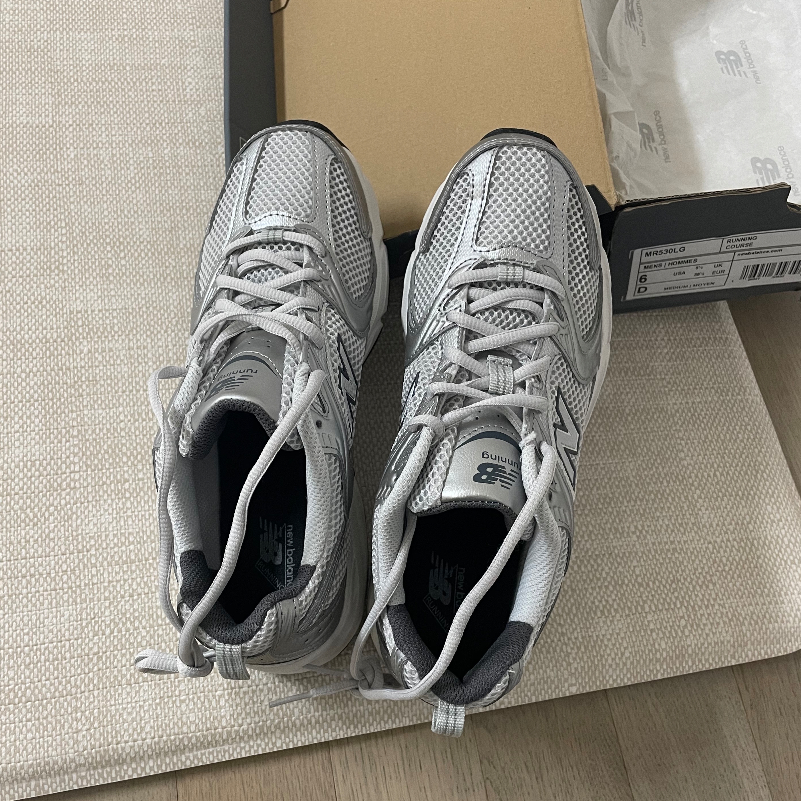 New Balance 530 Grey Matter Silver Metallic 착용 스타일