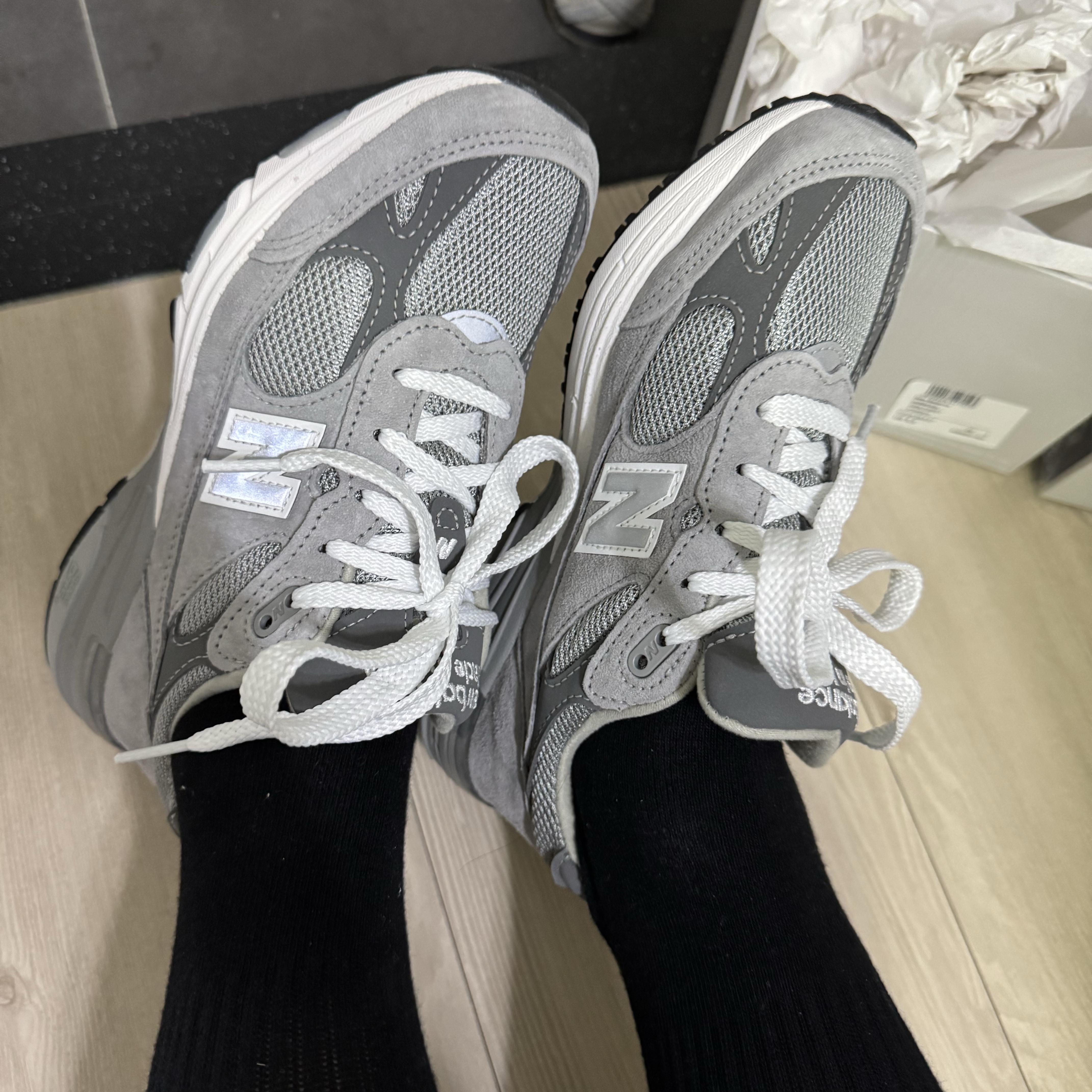 (W) New Balance 993 Made in USA Grey - B Standard 착용 스타일 - 2