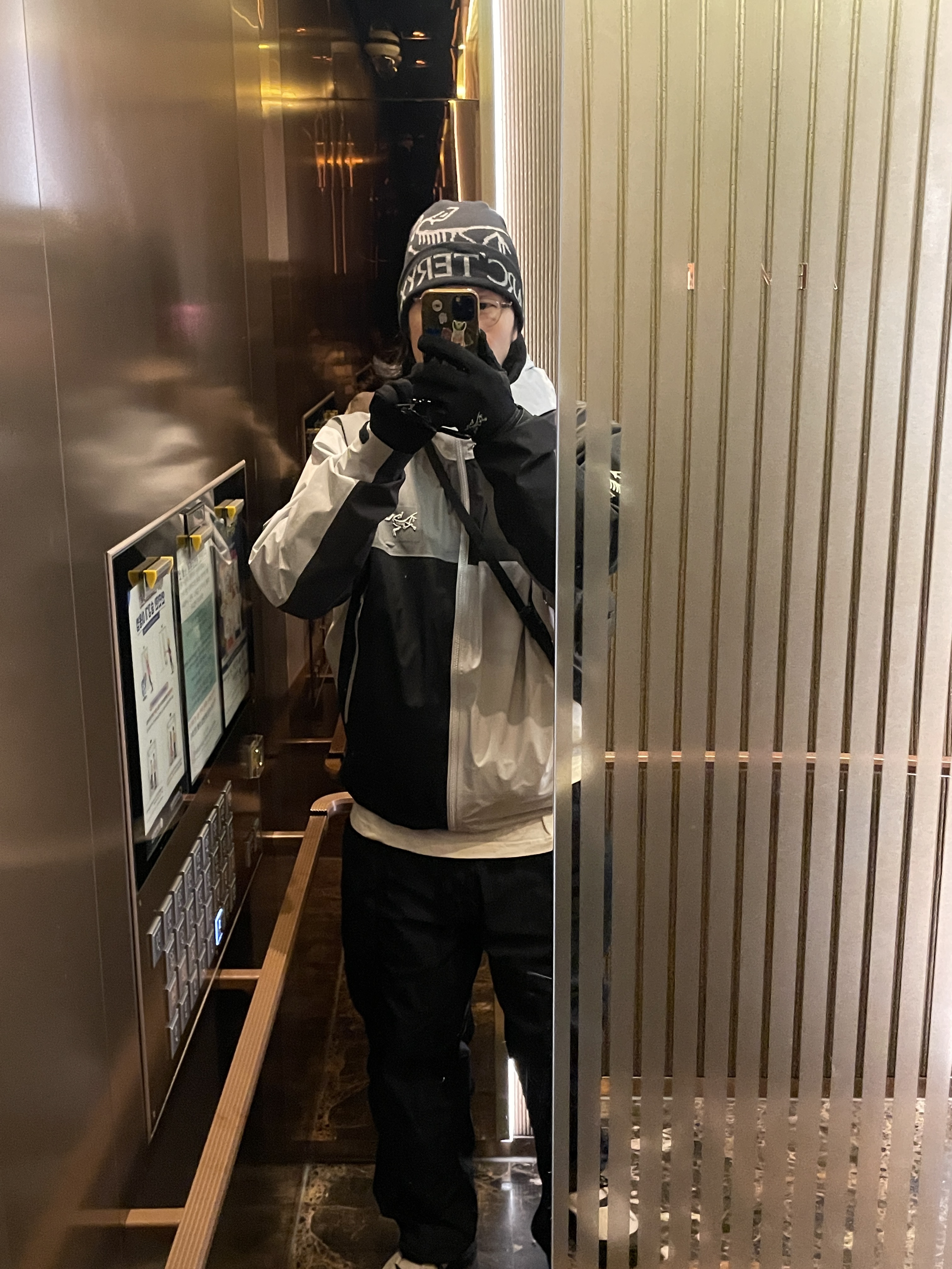 Arc'teryx Bird Word Toque Black Void, Arc'teryx x Beams Beta Jacket Tranquil 착용 스타일