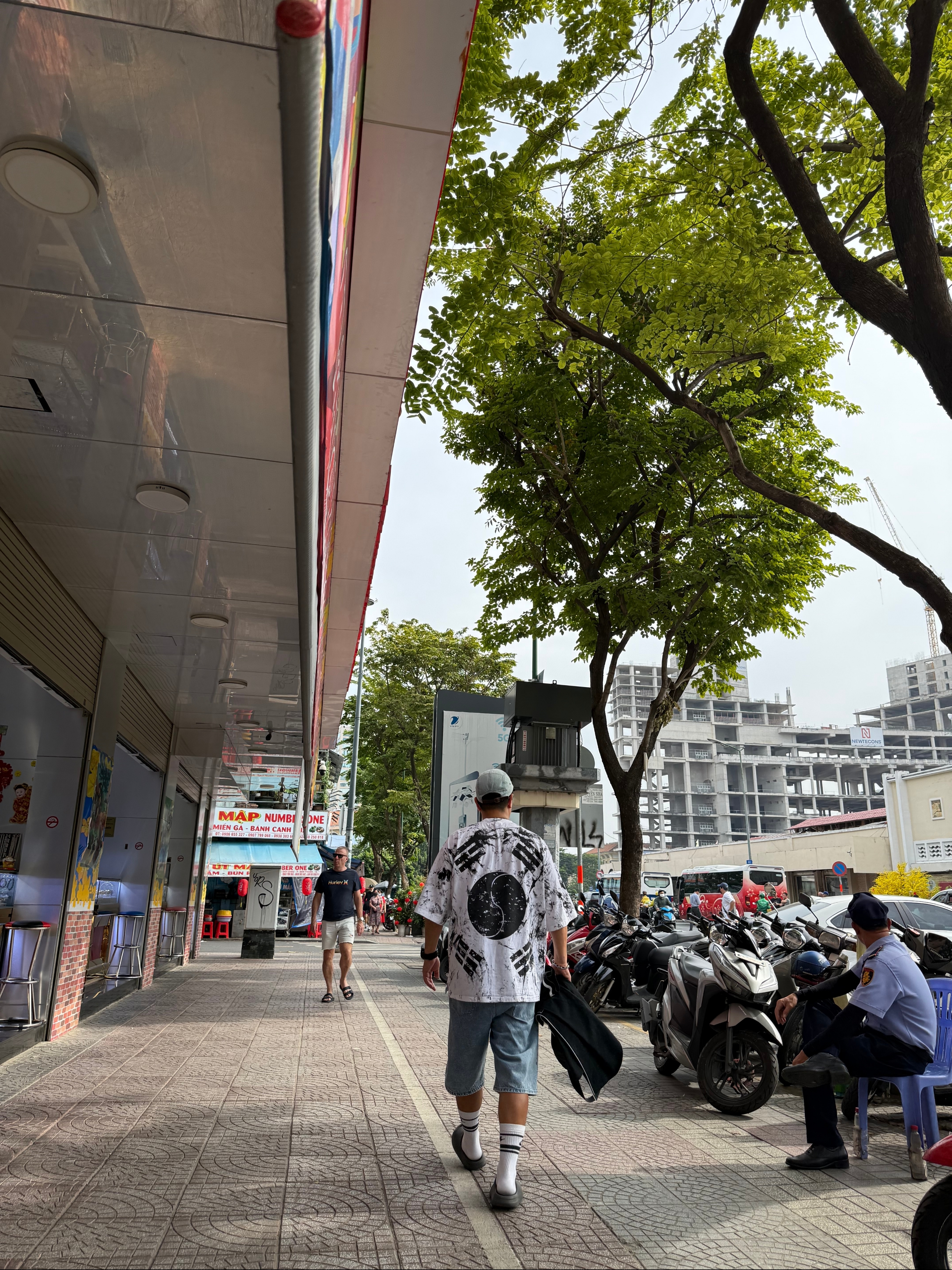 Supreme Washed Chino Twill Camp Cap Denim - 21FW, Supreme Baggy Denim Shorts Washed Blue - 23SS 착용 스타일 - 2