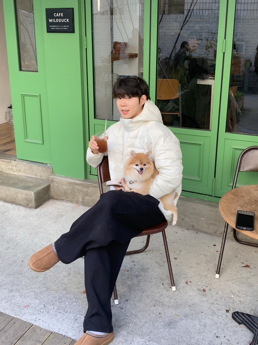 UGG Tasman Slipper Chestnut 착용 스타일 - 1
