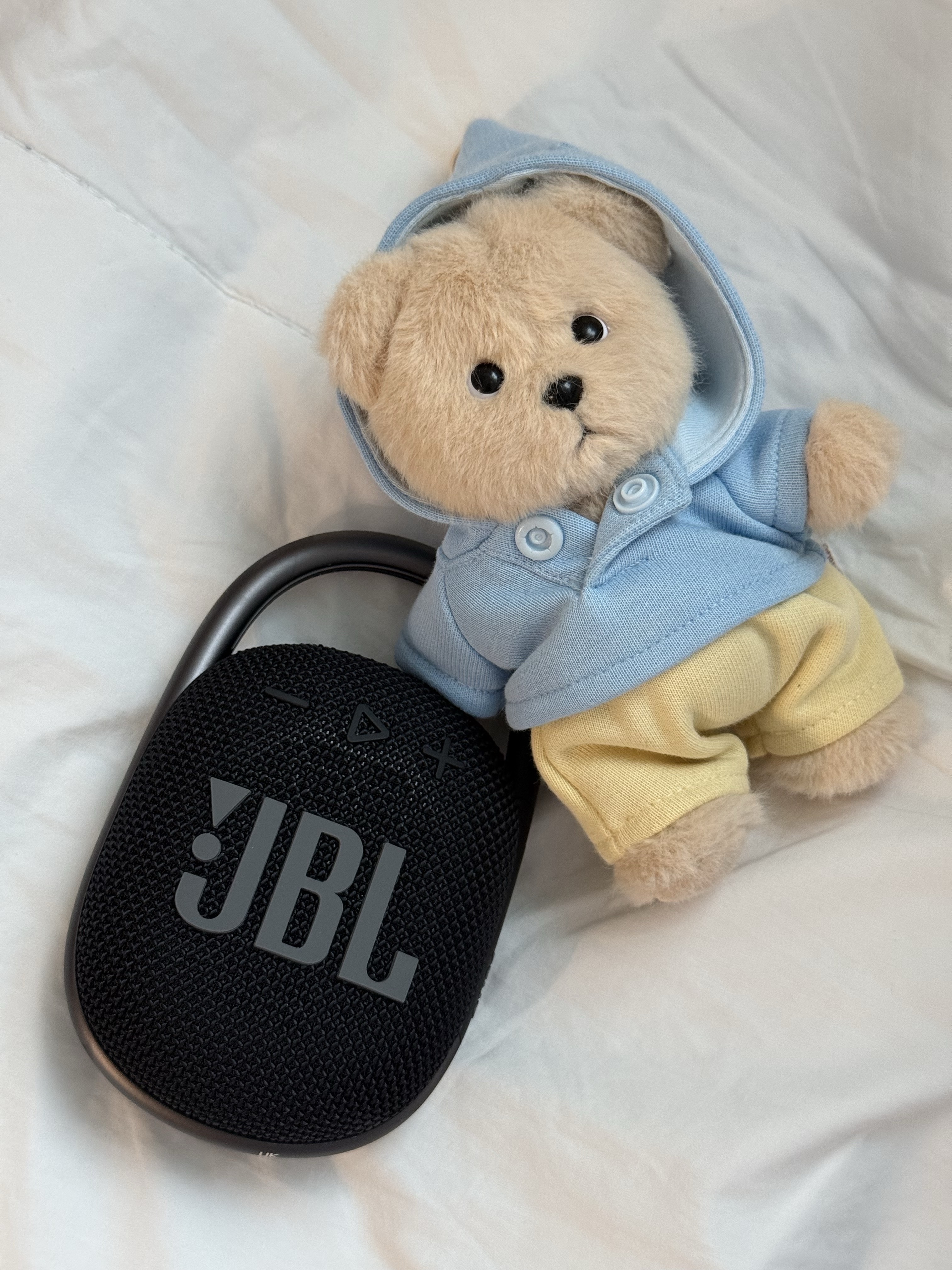 JBL Clip 4 Bluetooth Speaker Black (Korean Ver.), Teddy Tales Lina Bear Signature Keyring Milk Tea 착용 스타일 - 3