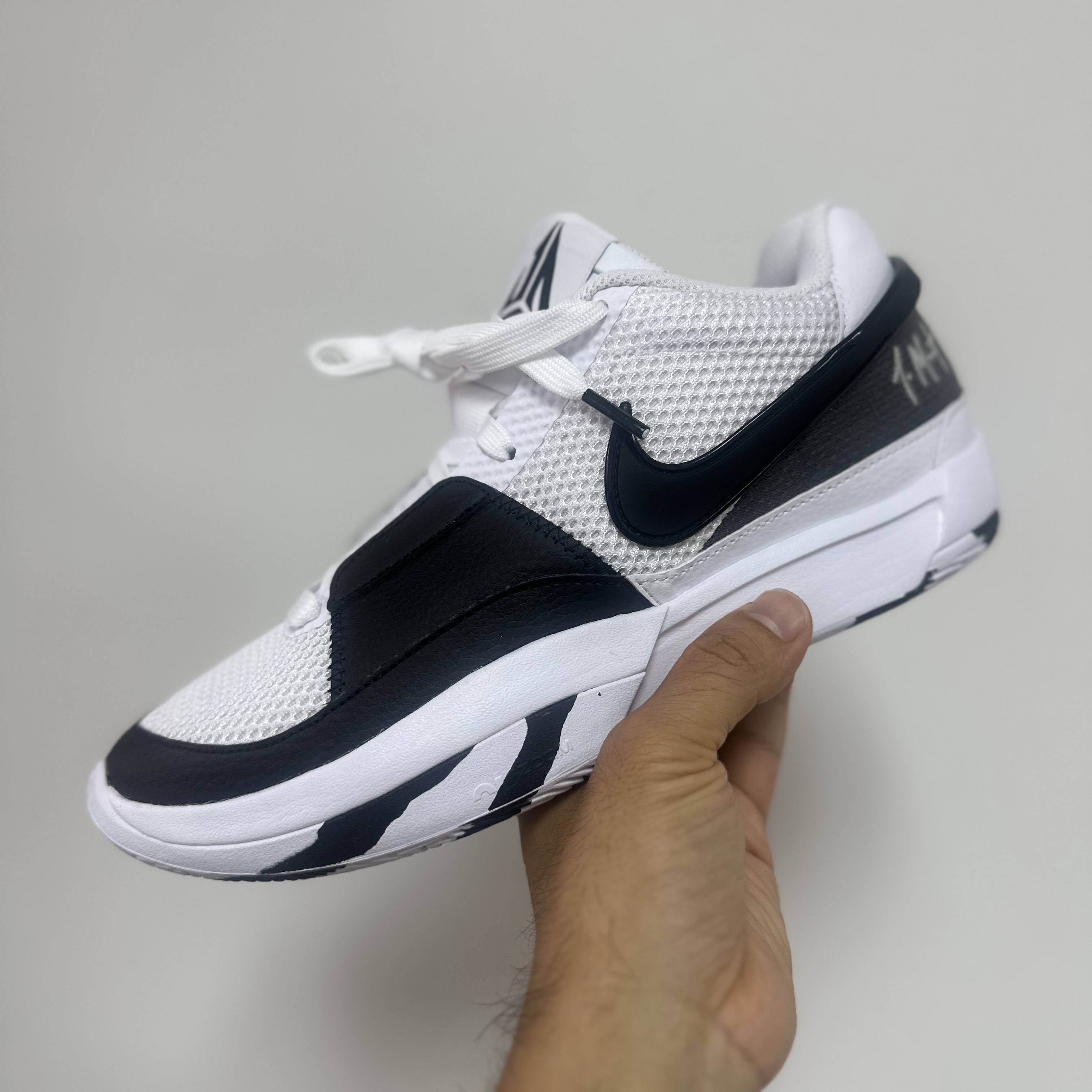 Nike Ja 1 EP White Black 착용 스타일