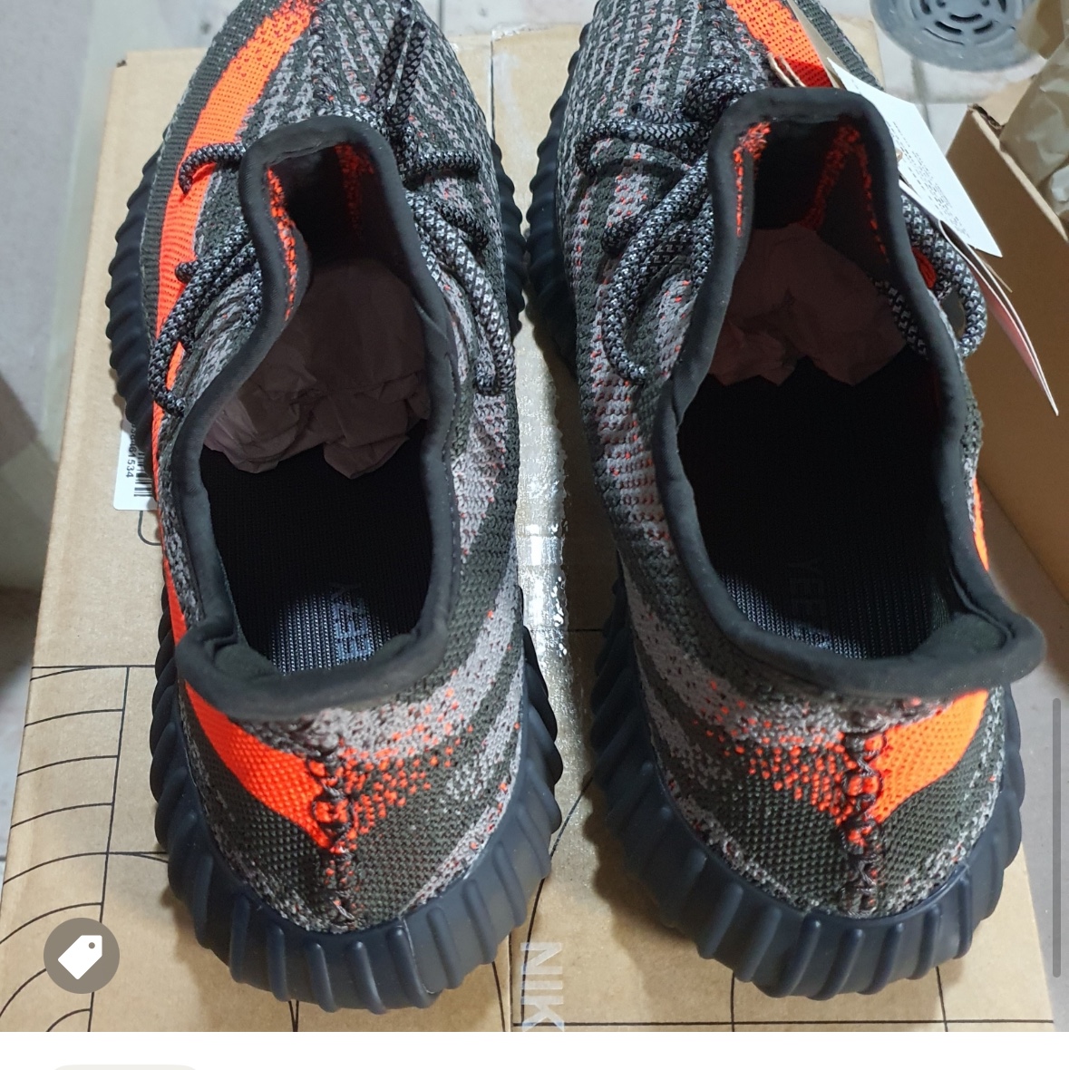 Adidas Yeezy Boost 350 V2 Carbon Beluga 착용 스타일