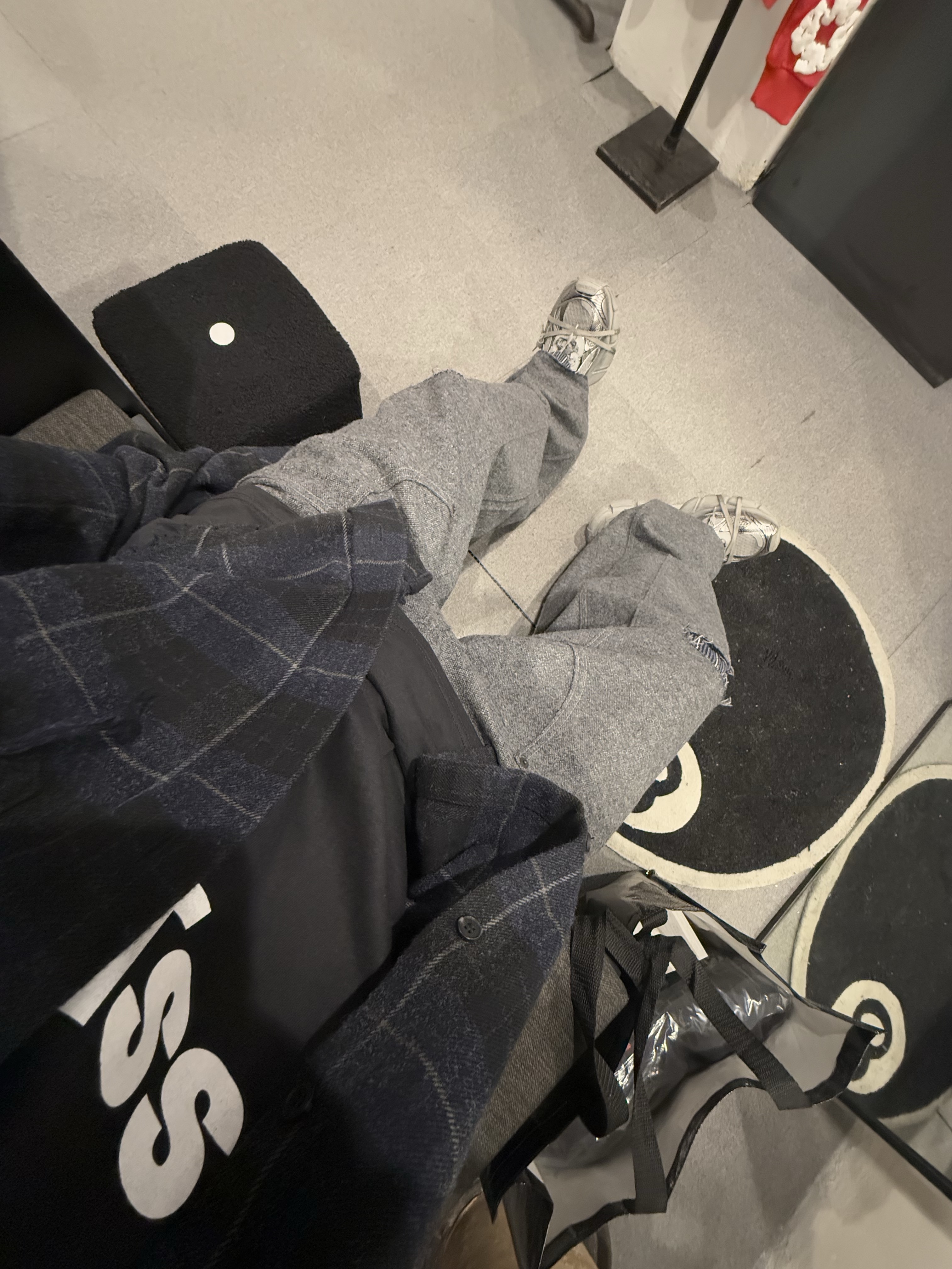 Balenciaga 3XL Sneakers Grey Black, Supreme Big Logo Beanie Slate - 24FW 착용 스타일 - 1