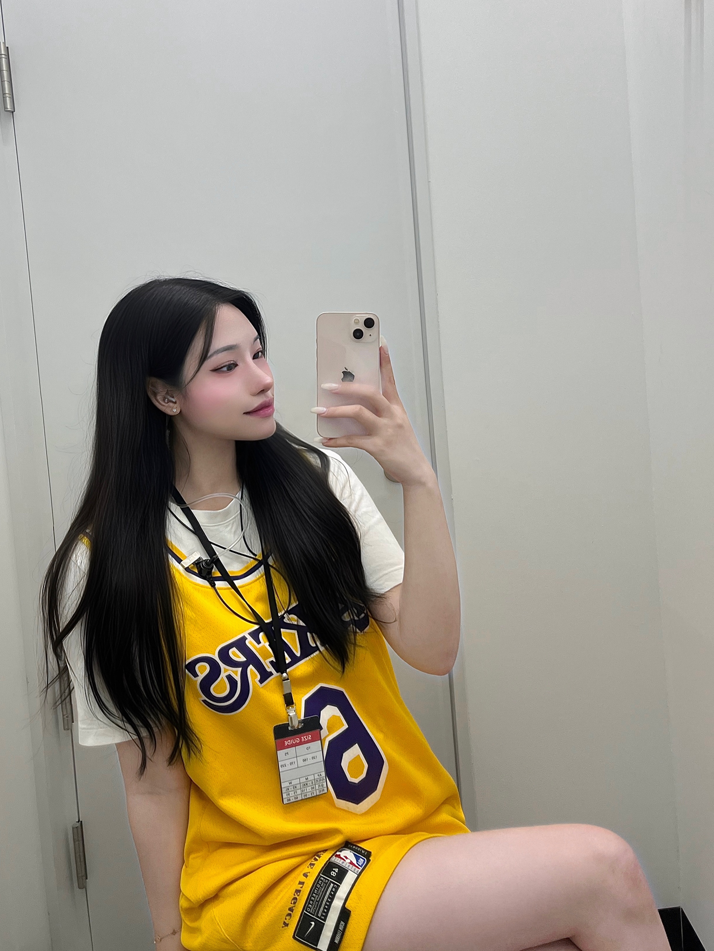 Nike LeBron James LA Lakers Icon Edition Jersey Amarillo 착용 스타일
