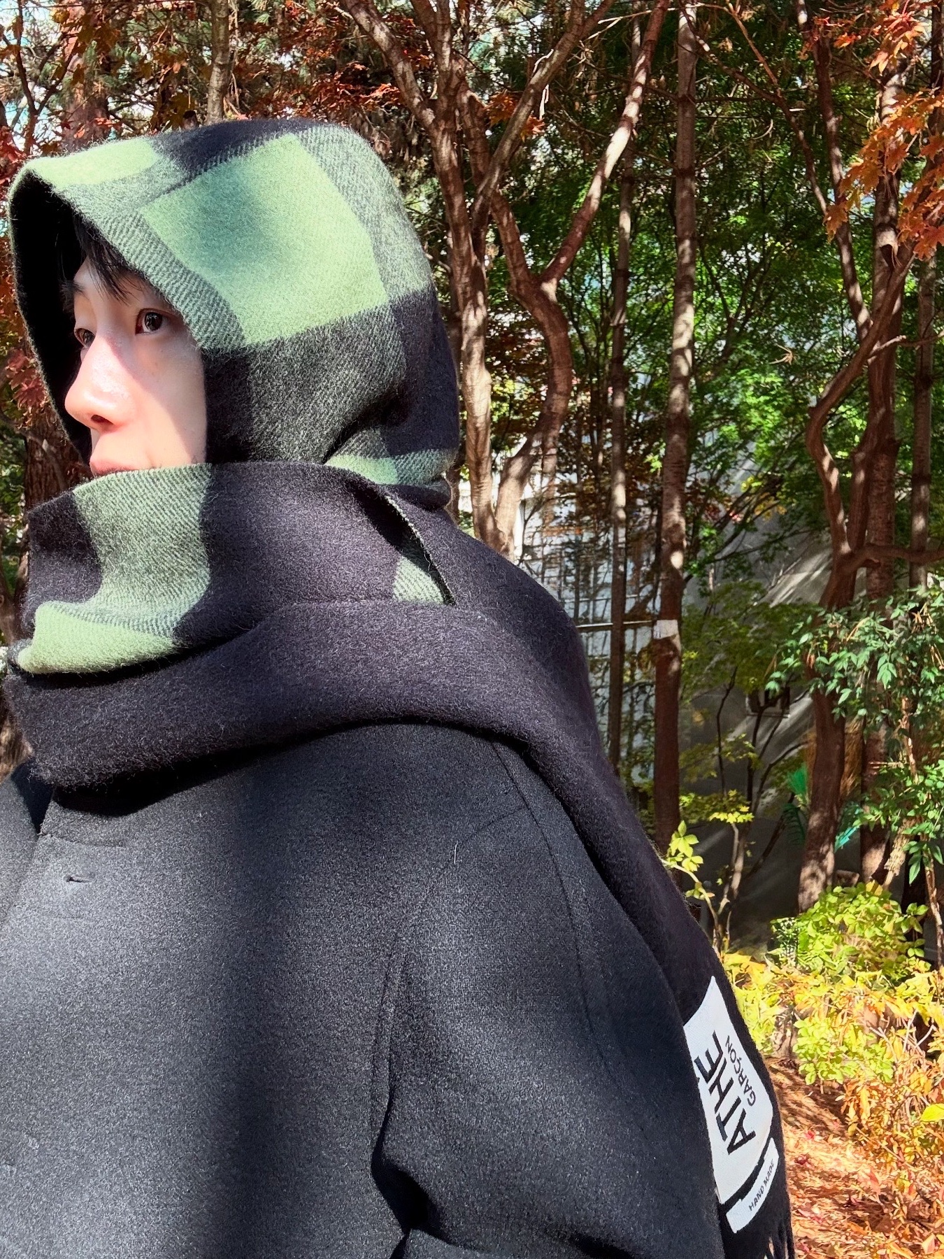 Athe garcon Reversible Wool Hooded Muffler Black 착용 스타일