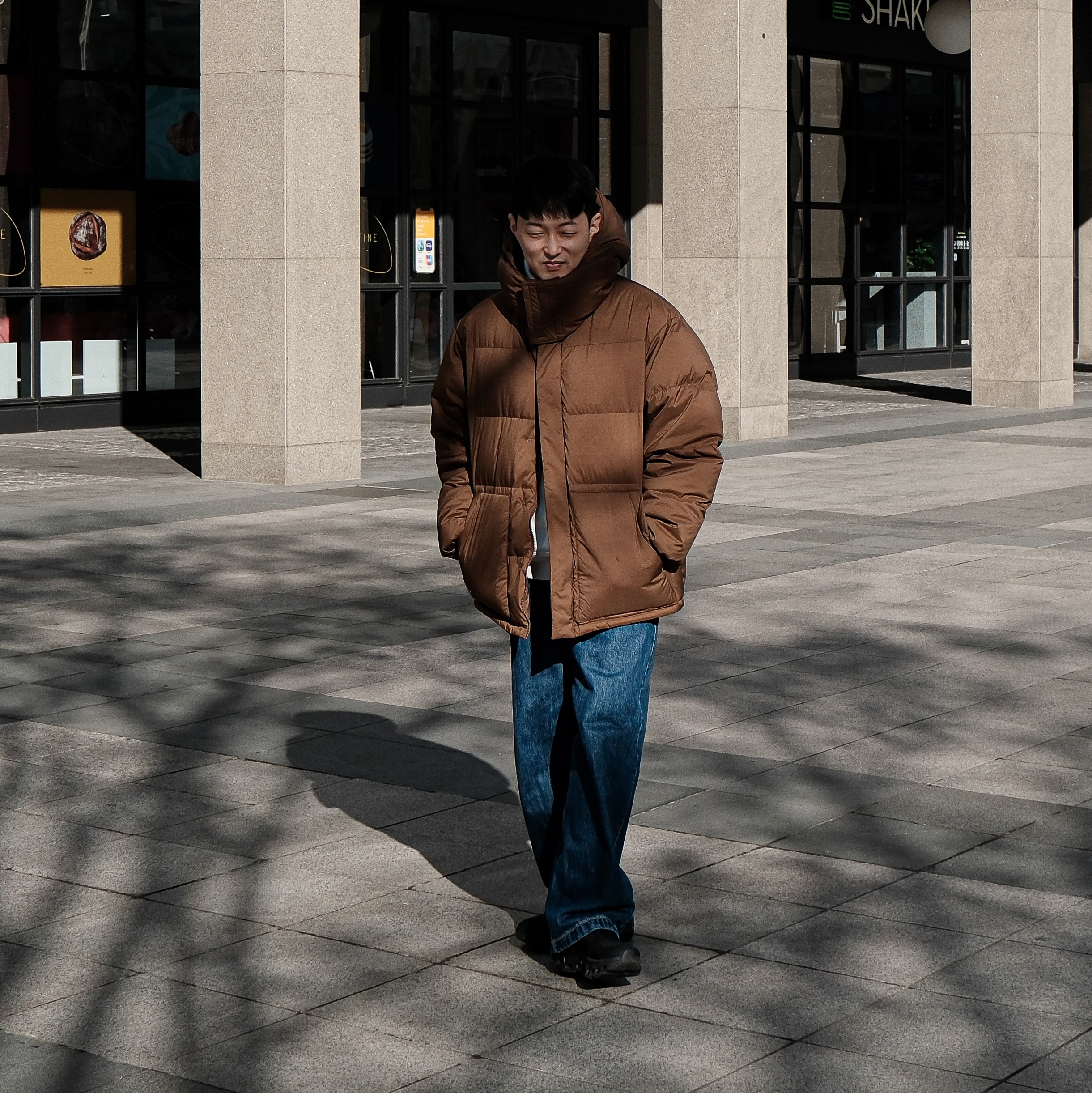 Uniqlo x JW Anderson Wide Fit Jeans Blue, On Running x Post Archive Faction (Paf) Cloudmonster 2 Black Magnet 착용 스타일 - 1