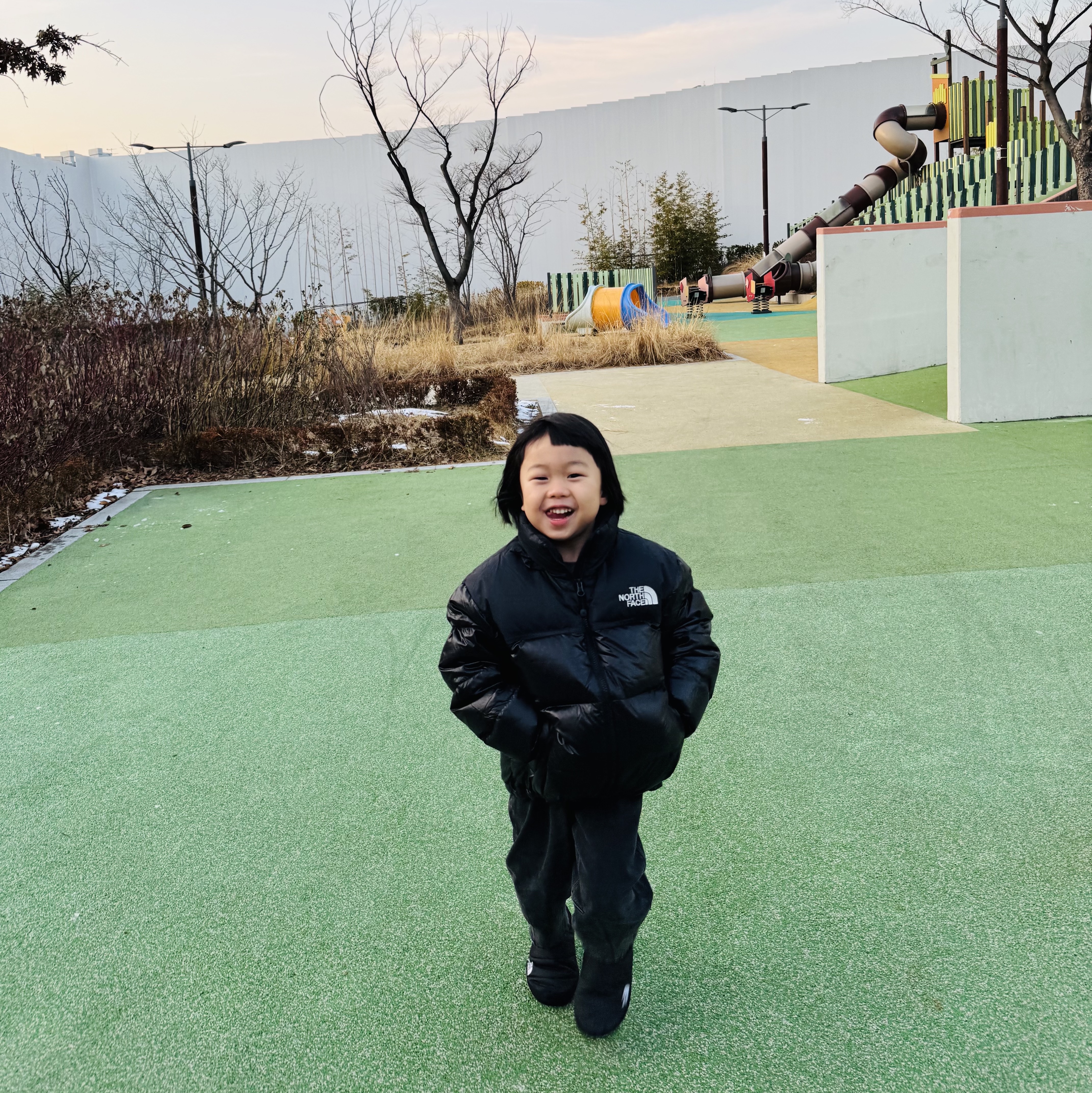 (Kids) The North Face 1996 Eco Nuptse Down Jacket Real Black, The North Face Nuptse Mule Black 착용 스타일