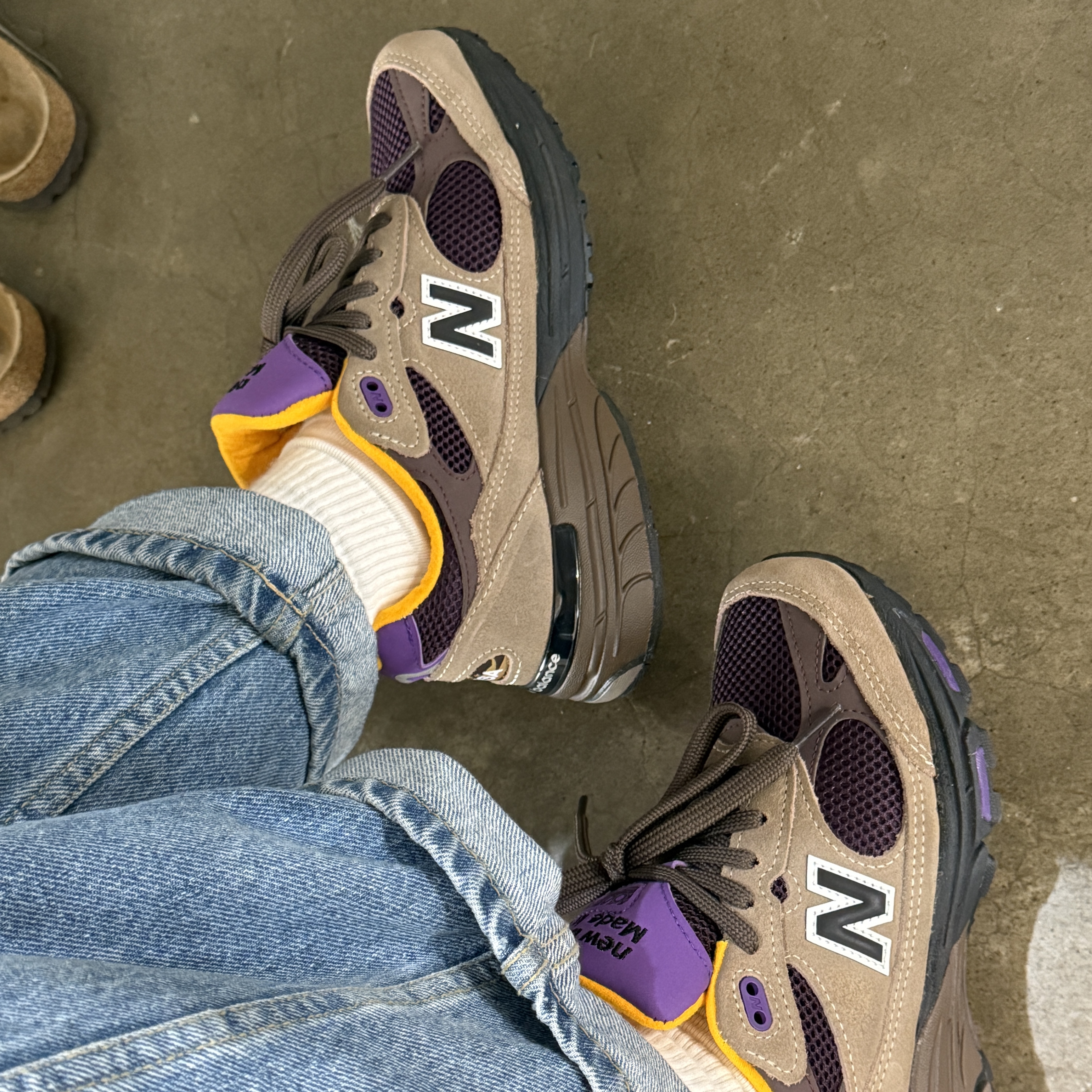 New Balance 993 Made in USA Mushroon Midnight Violet 착용 스타일 - 3