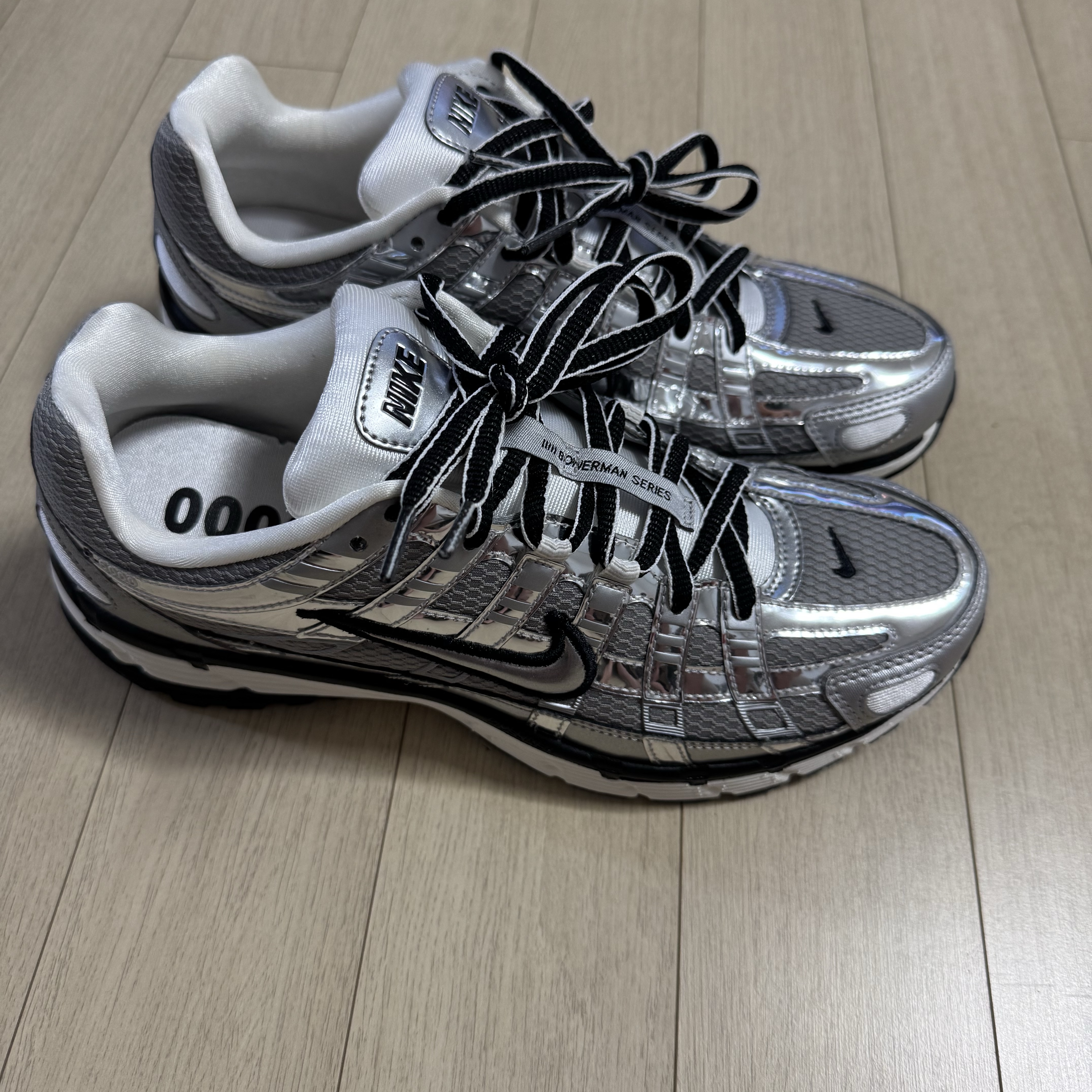 Nike P-6000 Metallic Silver 착용 스타일
