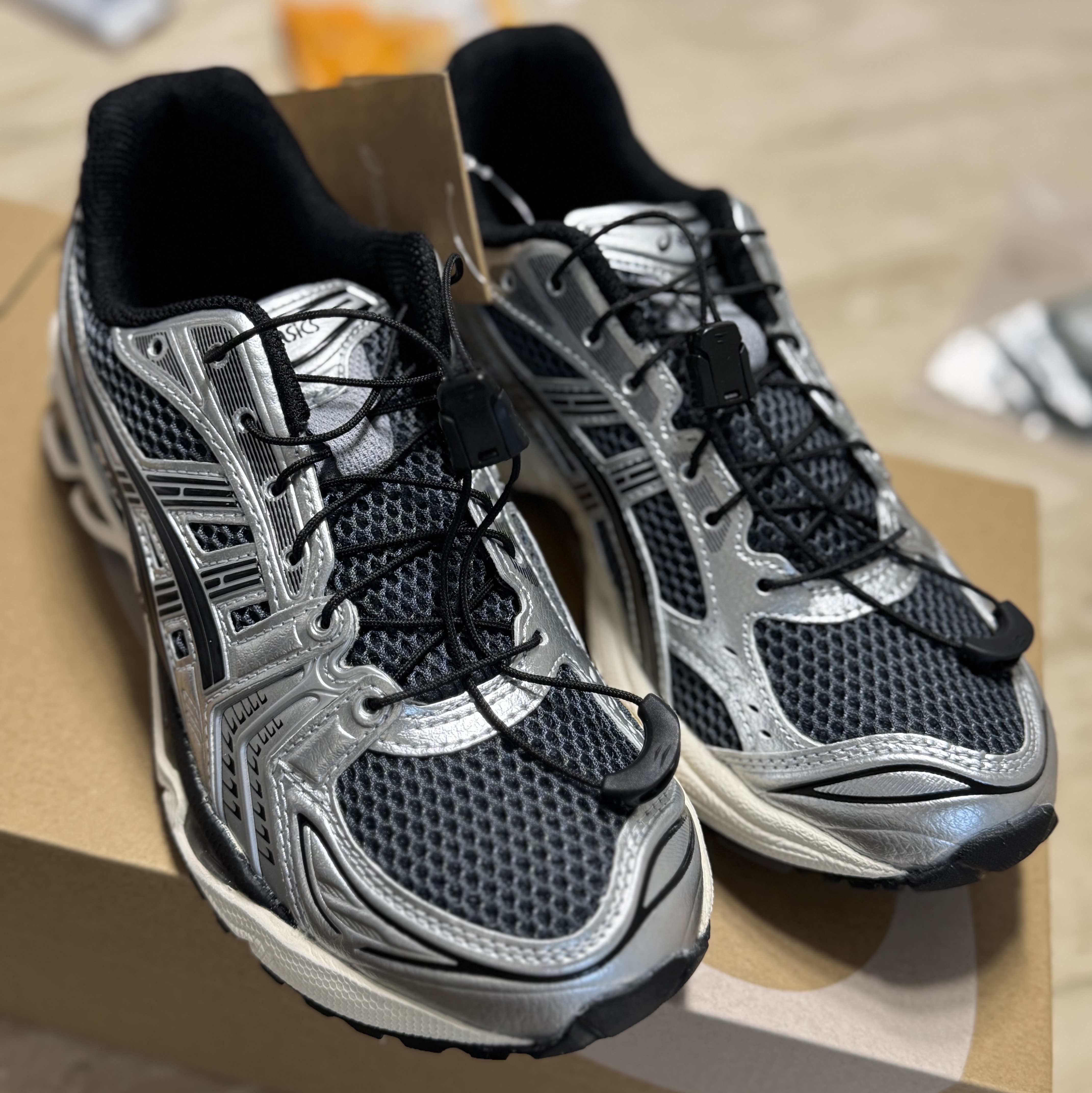 Asics Unlimited Gel-Kayano 14 Carrier Grey Black 착용 스타일 - 3