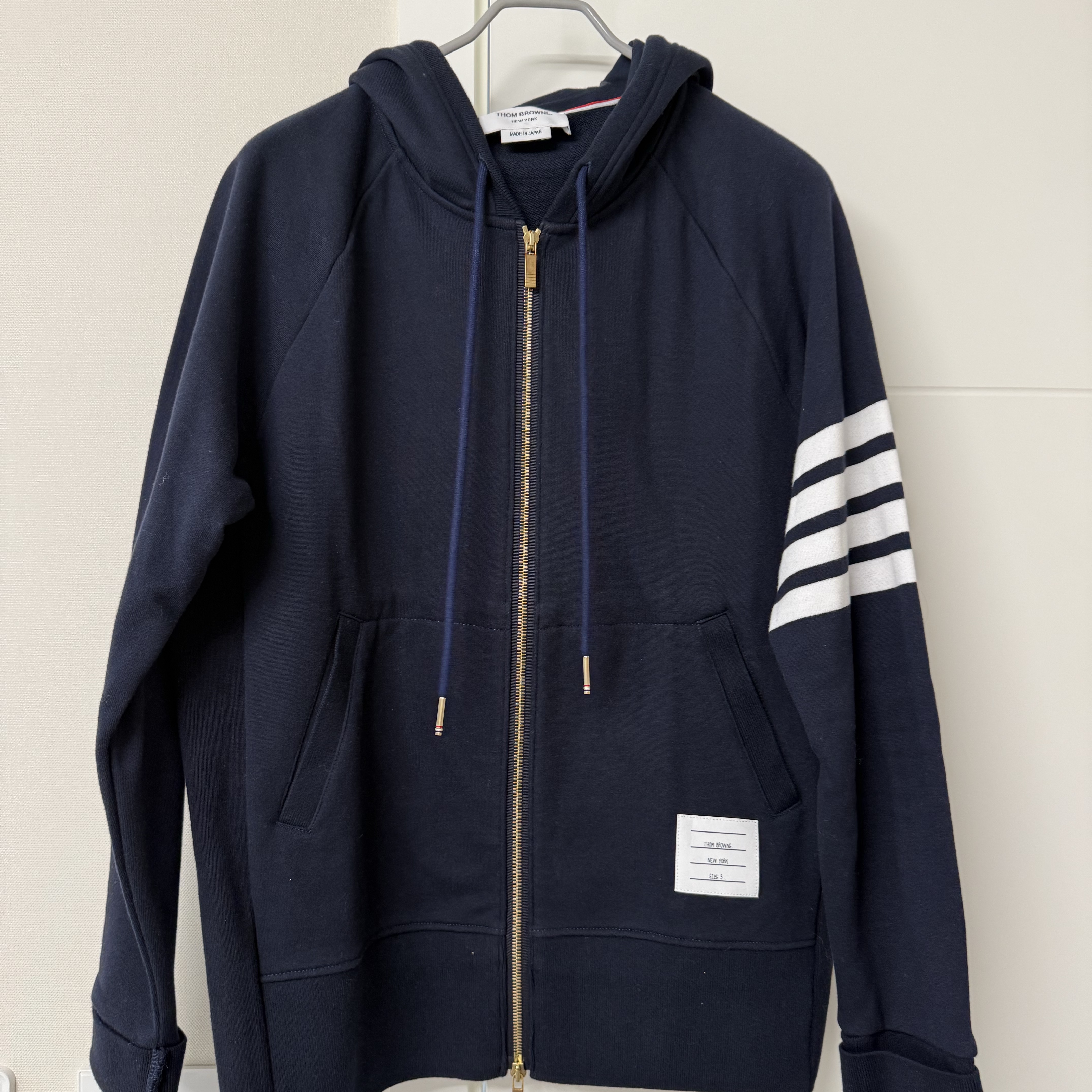Thom Browne Engineered 4-Bar Zip Hoodie Navy 착용 스타일
