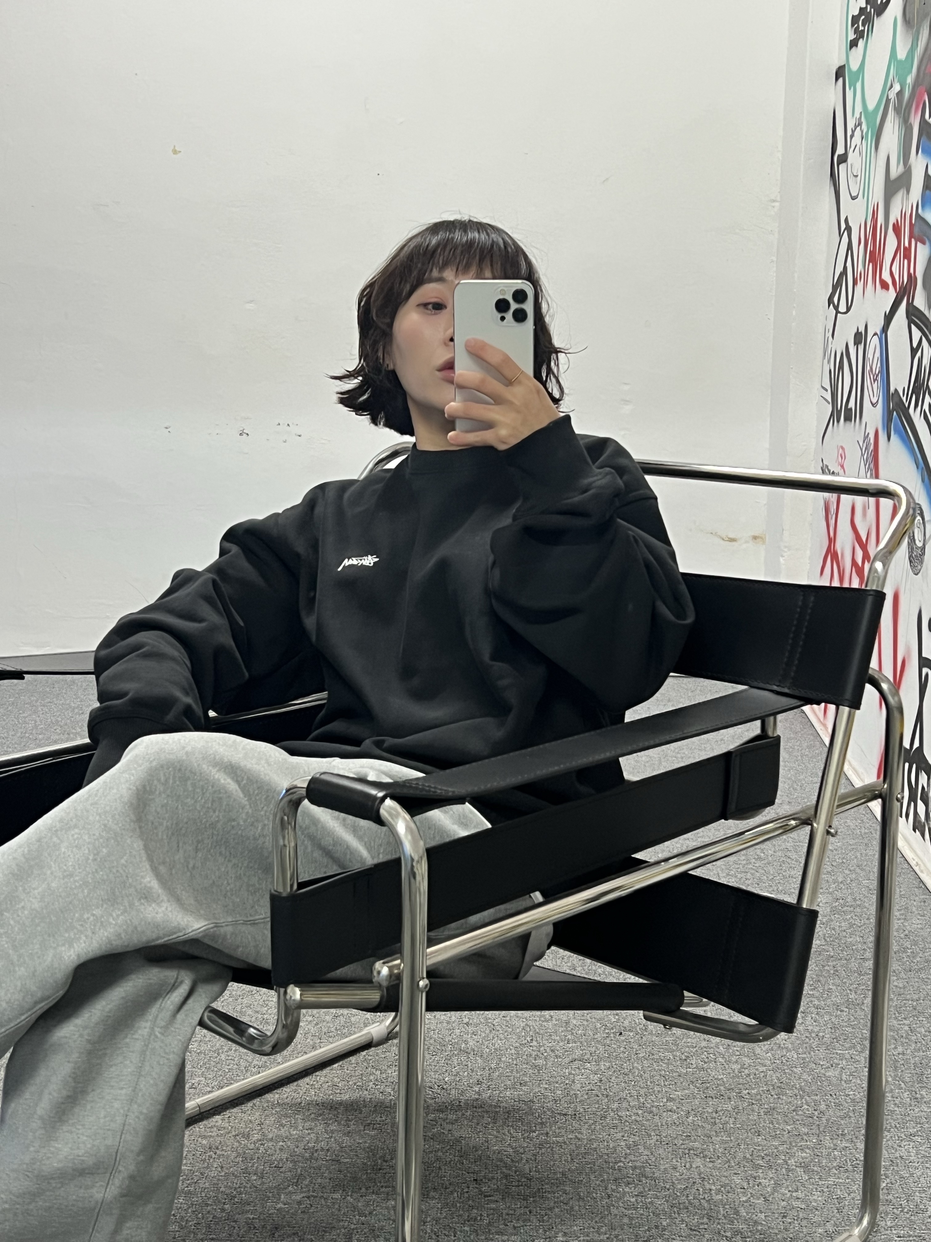 Stussy Stock Logo Crew Washed Black, Nike x Stussy NRG RA Fleece Pants Dark Grey Heather (DJ9491-063) 착용 스타일 - 1
