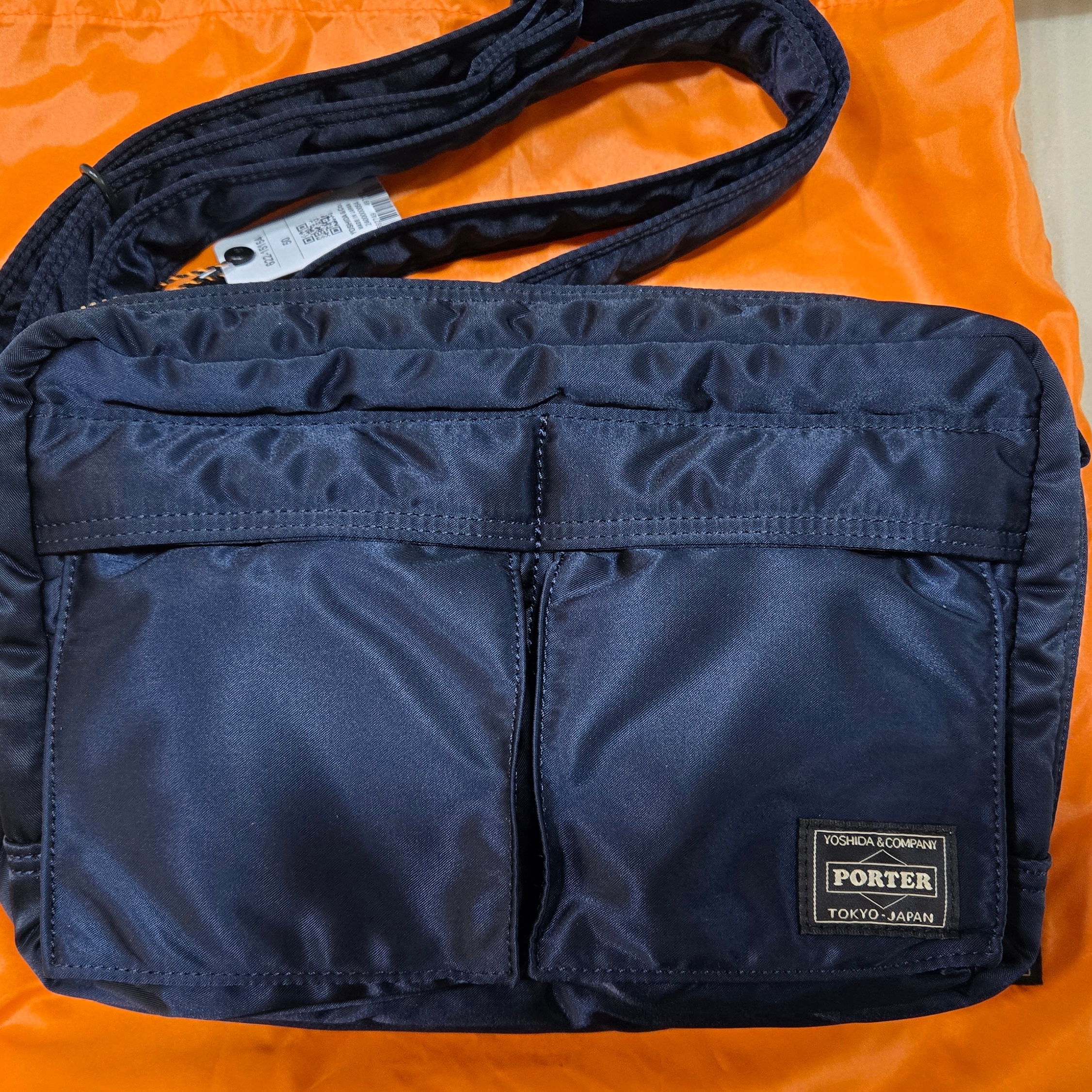 Porter All New Tanker Sling Bag Zip Iron Blue 착용 스타일