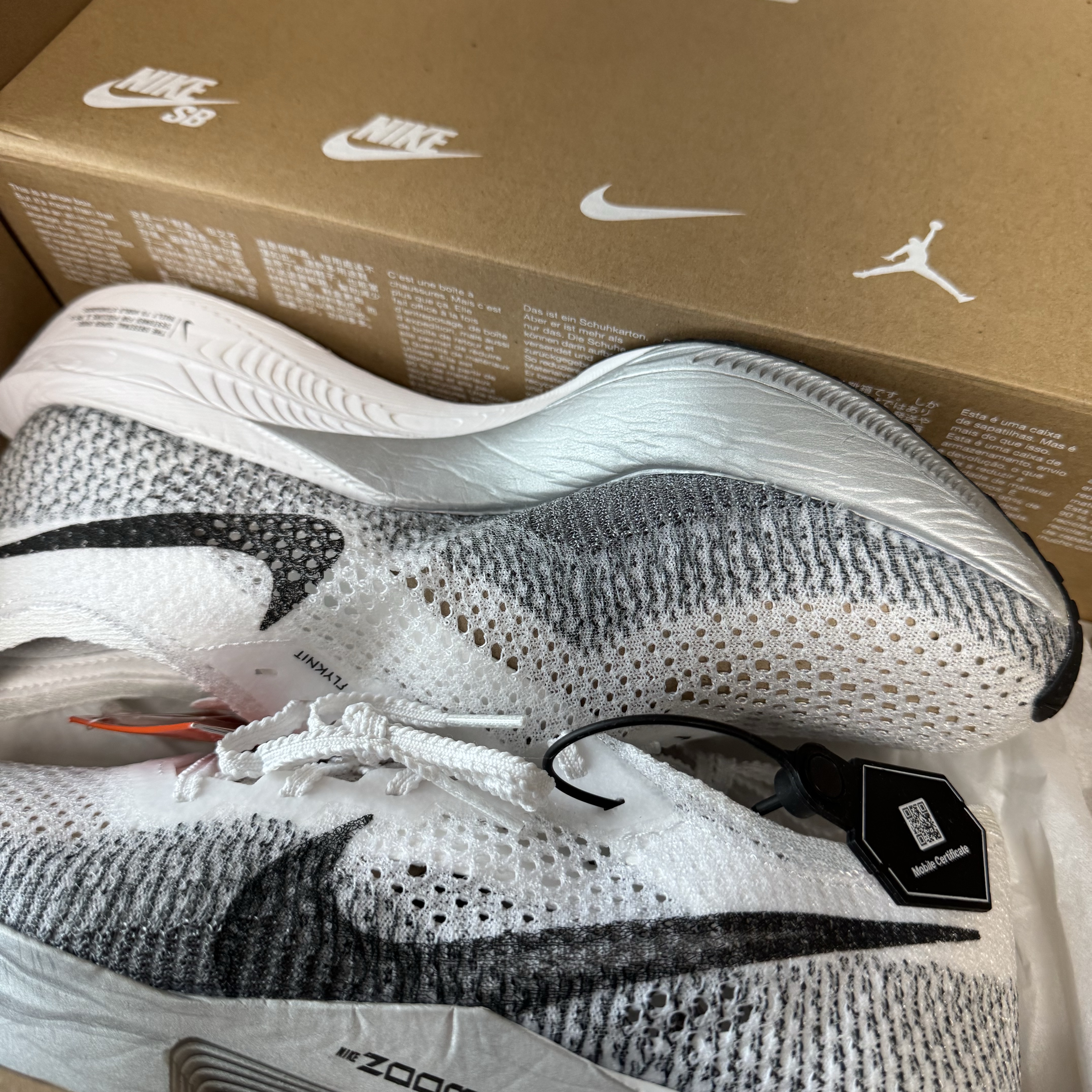 Nike ZoomX Vaporfly Next% 3 White Grey 착용 스타일 - 2