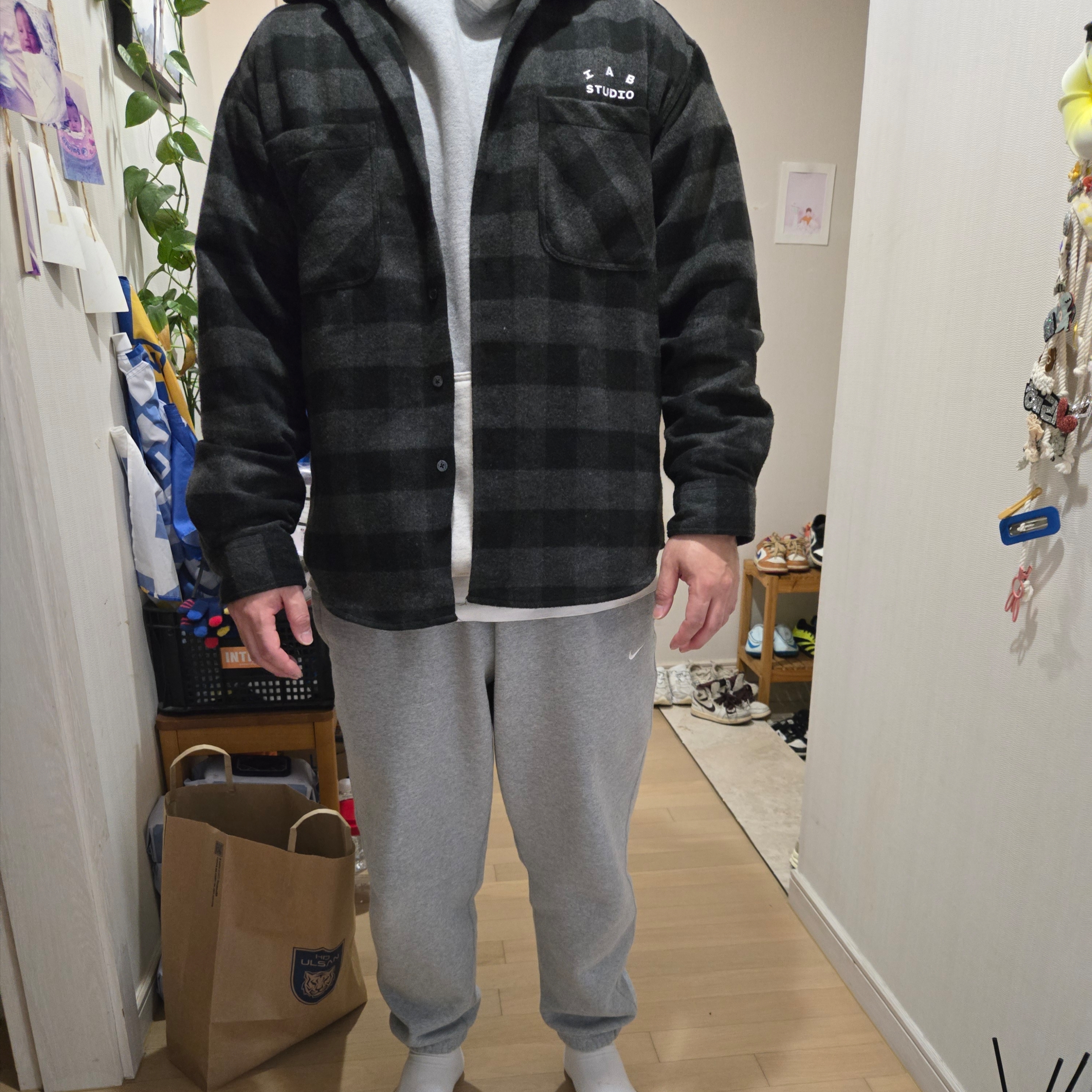IAB Studio Gingham Check Shirt Black White 착용 스타일