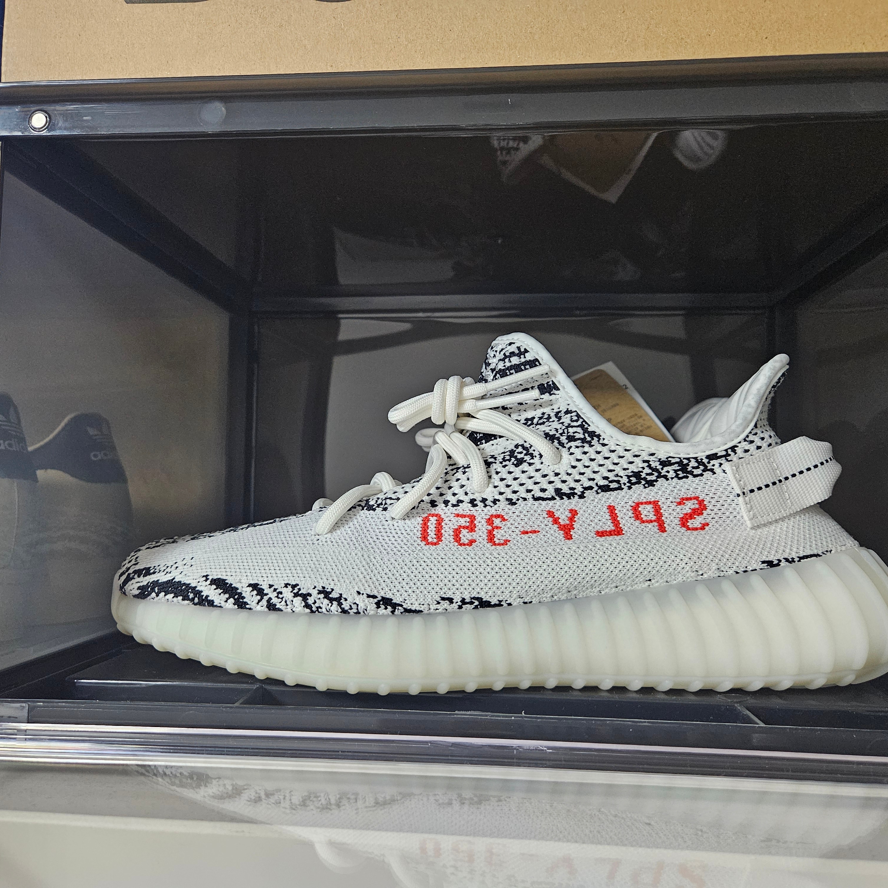 Adidas Yeezy Boost 350 V2 Zebra 2022/2023 착용 스타일