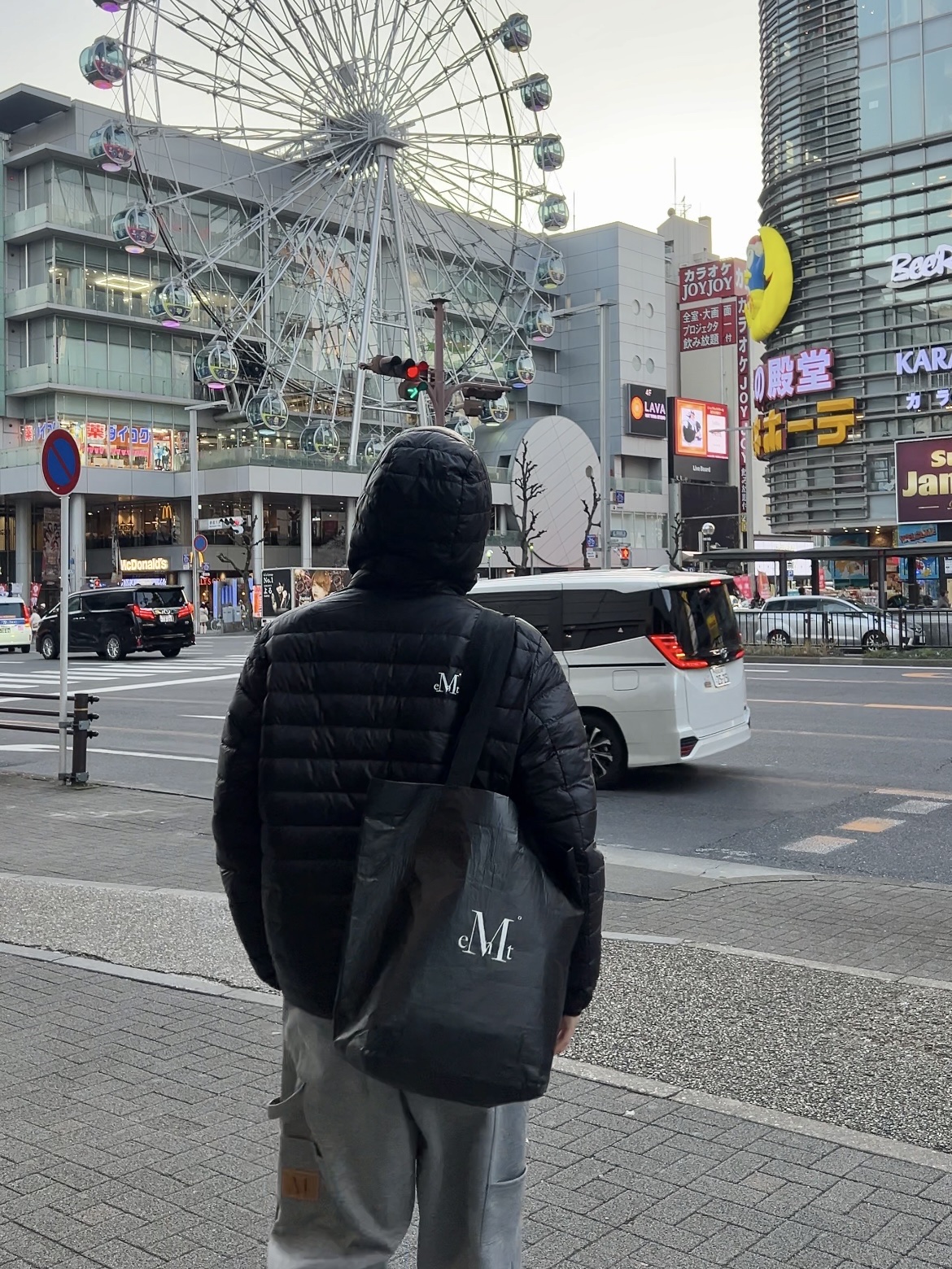 MUCENT Dite Over-Fit Light Weight Padding Black, MUCENT Reusable Signature Tote Bag Black 착용 스타일 - 1
