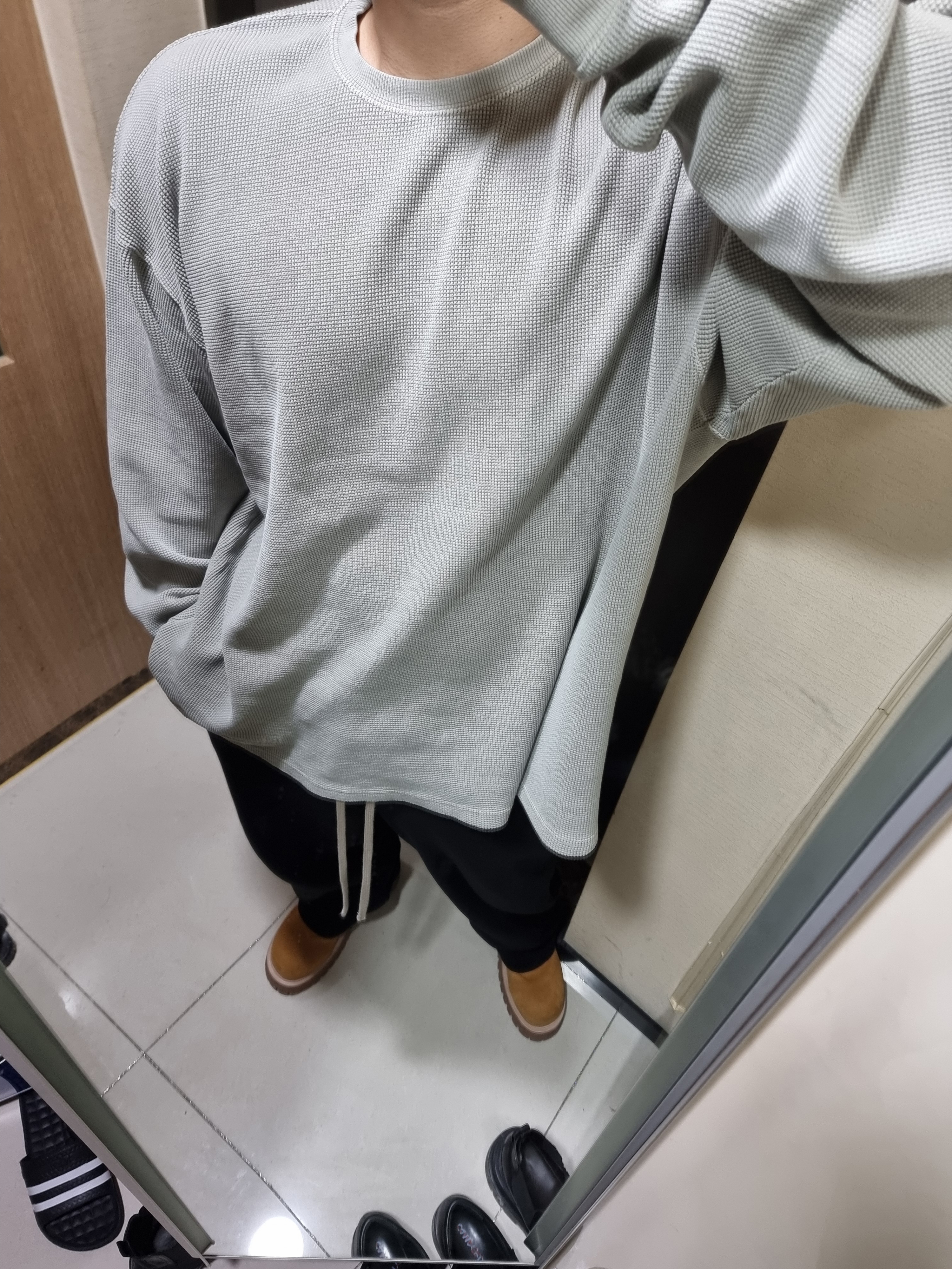 Undermycar Mu.77 Anti Fxxking Logo Play Brush Washed Thermal Long Sleeve Sand, Kinchi x My Name Is Peter Boots - 888 (a) Yellow 착용 스타일 - 3