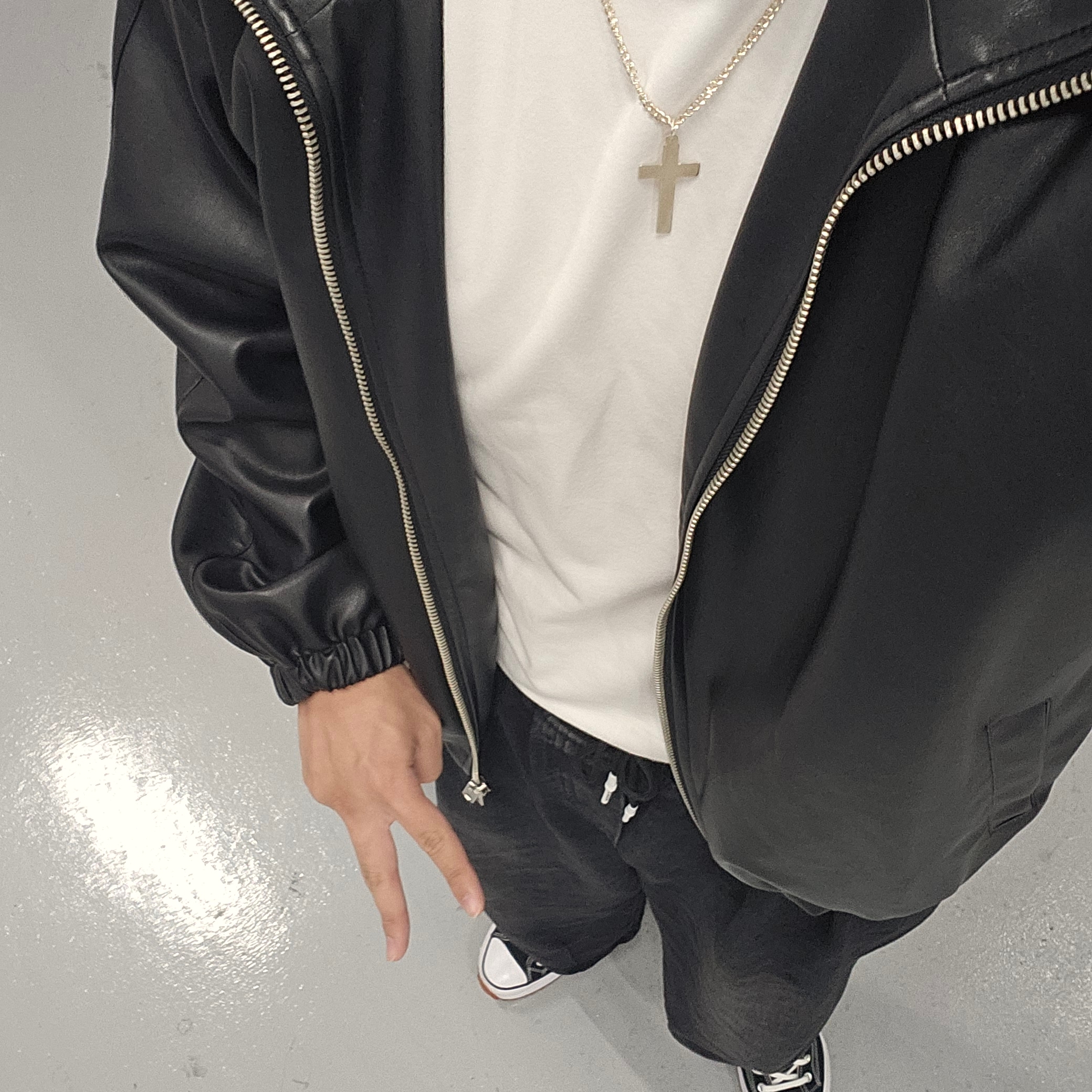 Converse Run Star Hike Hi Black White Gum 착용 스타일 - 2