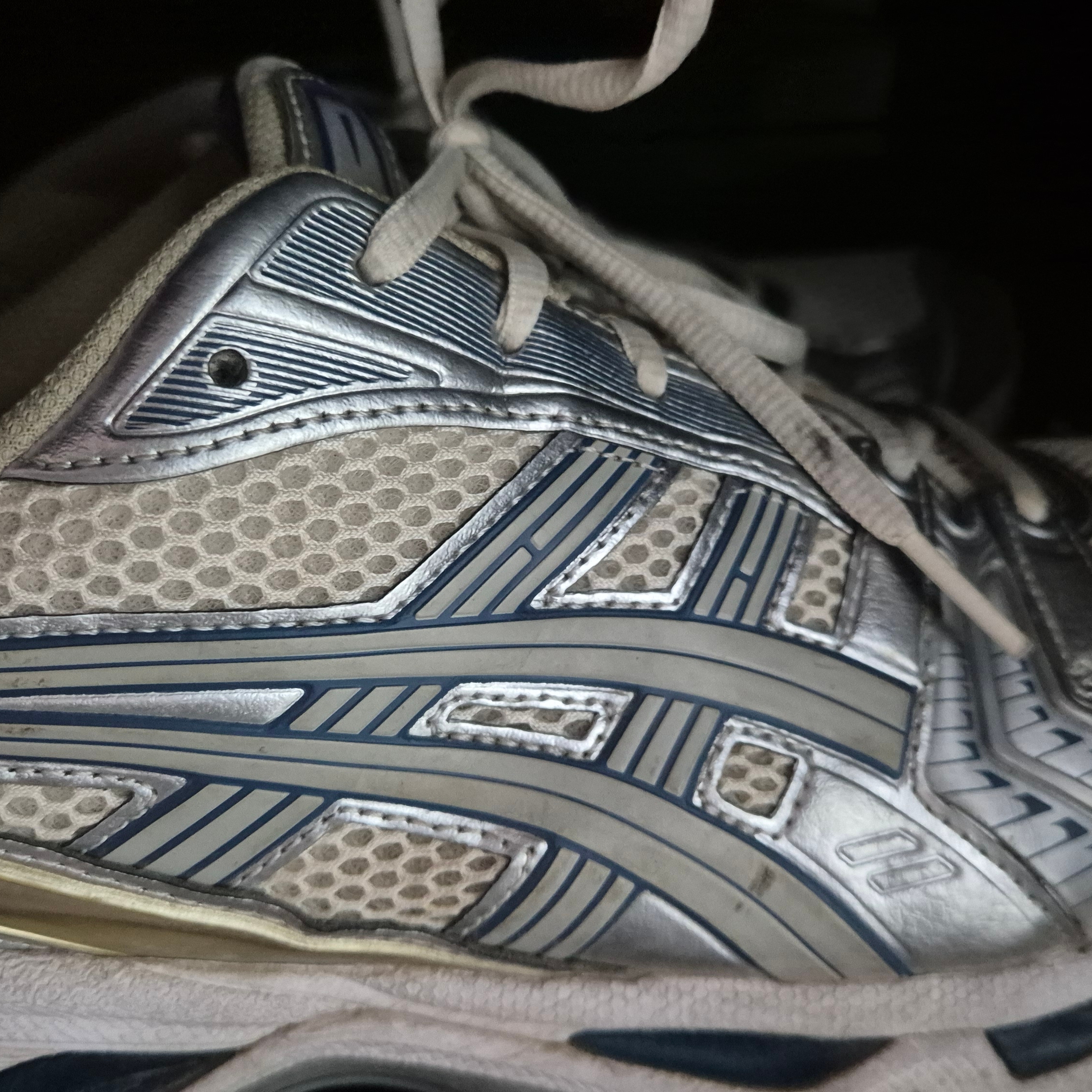 Asics Gel-Kayano 14 Cream Pure Silver 착용 스타일