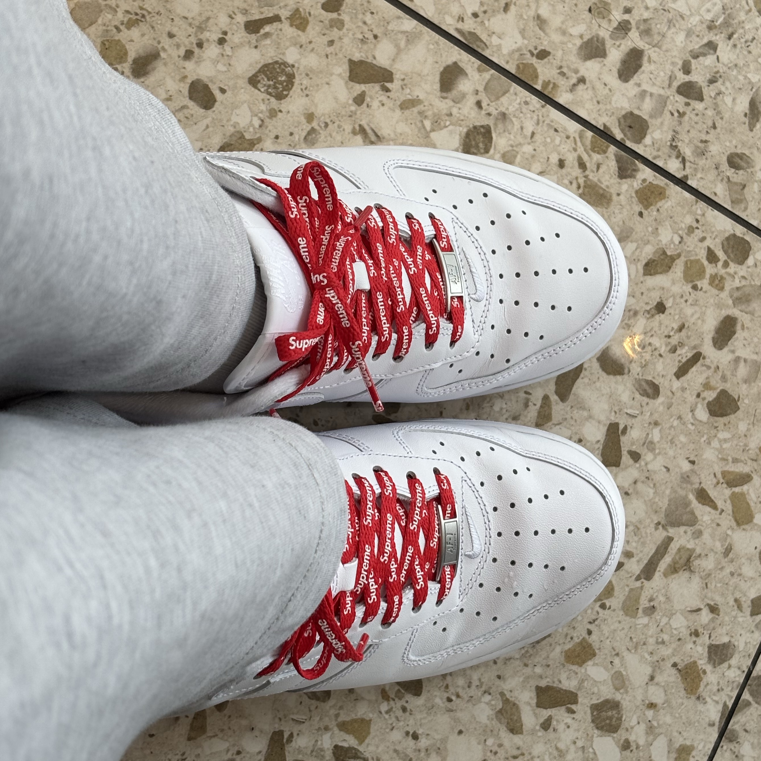 Nike x Supreme Air Force 1 Low White 착용 스타일