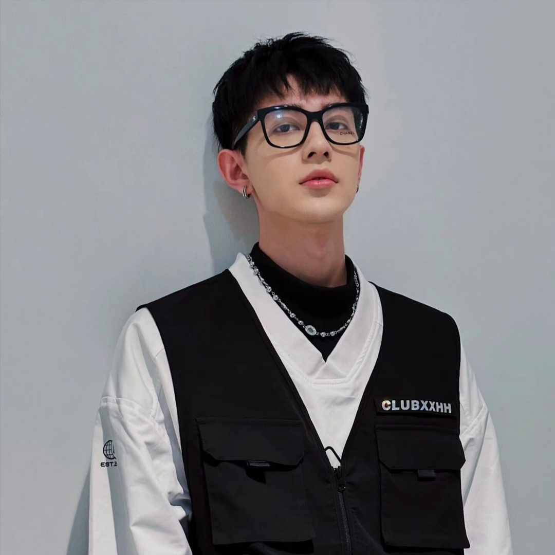 Gentle Monster Kubo 01 Black 착용 스타일