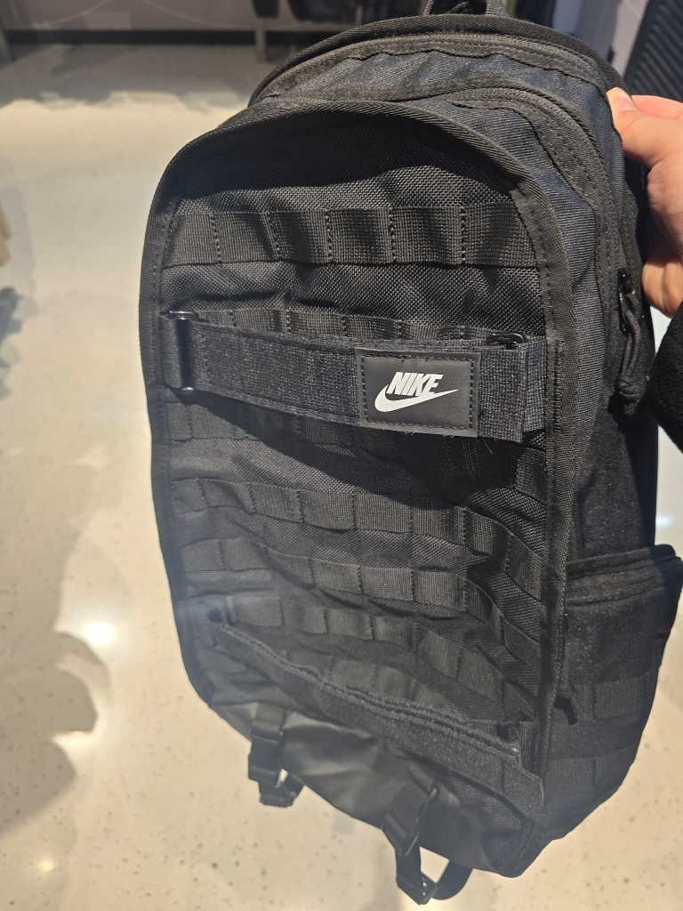 Nike NSW RPM Backpack 26L Black White 착용 스타일