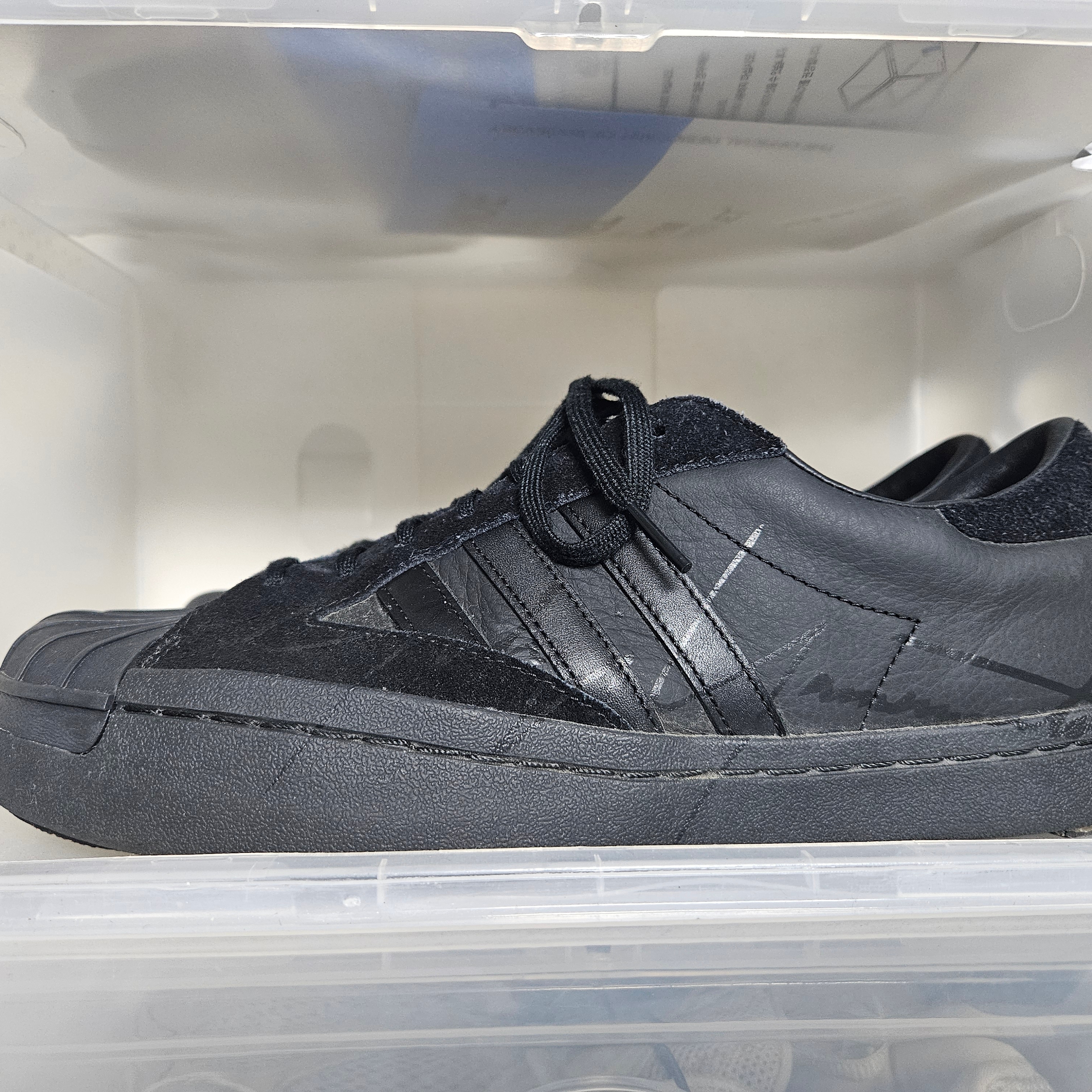 Y-3 Yohji Star Triple Black 착용 스타일