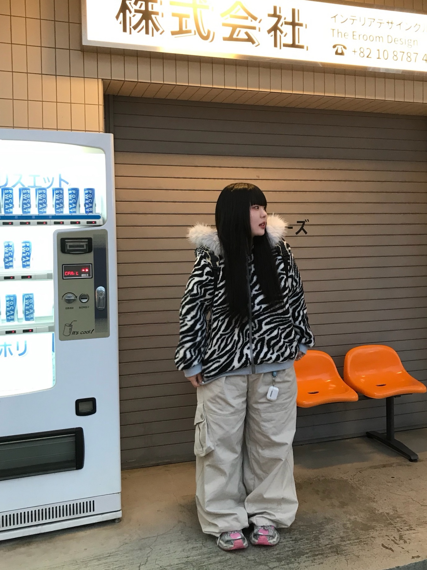 (W) Balenciaga 3XL Sneakers White Gray Pink 착용 스타일 - 3