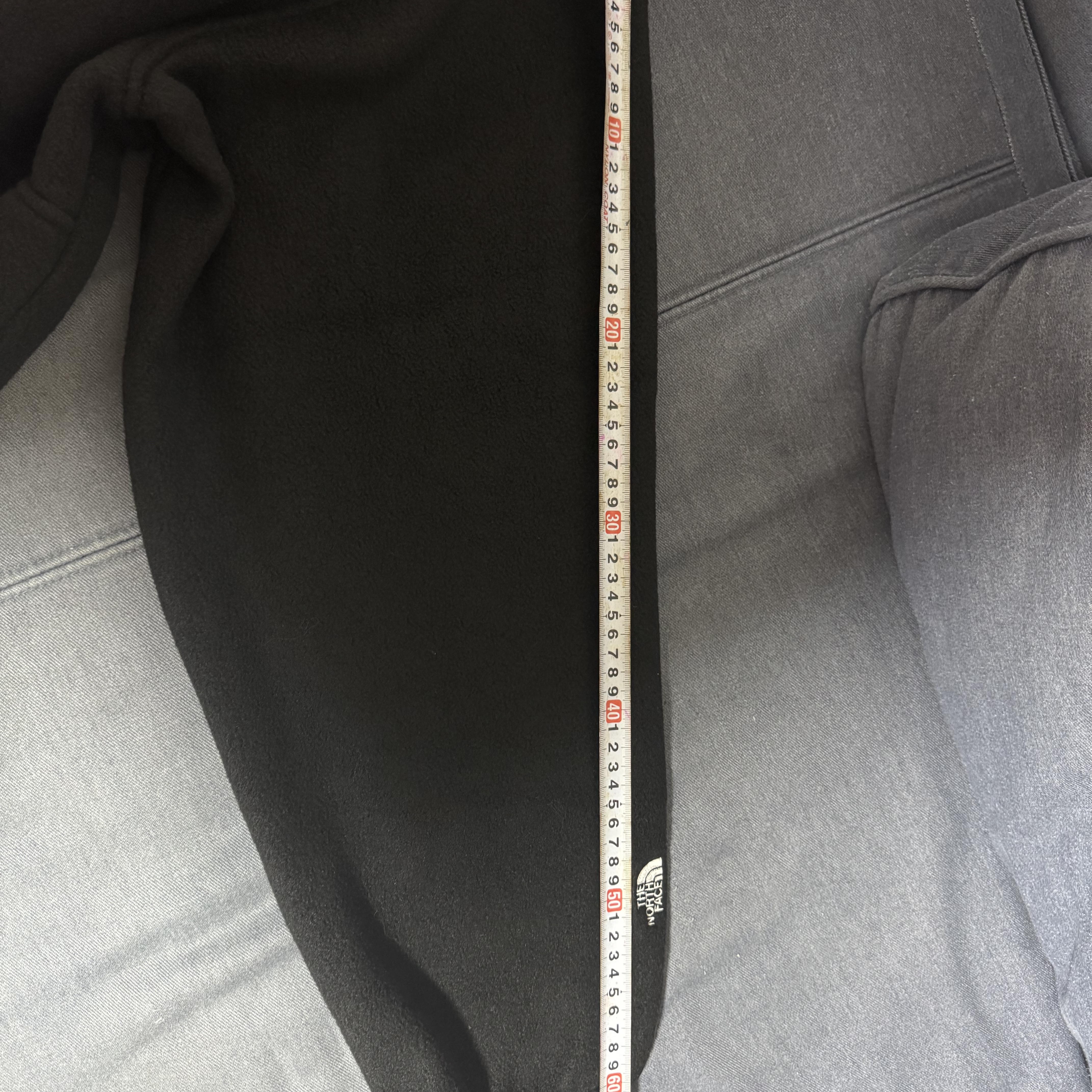 CDG x The North Face North Dome Pullover Black 착용 스타일 - 3