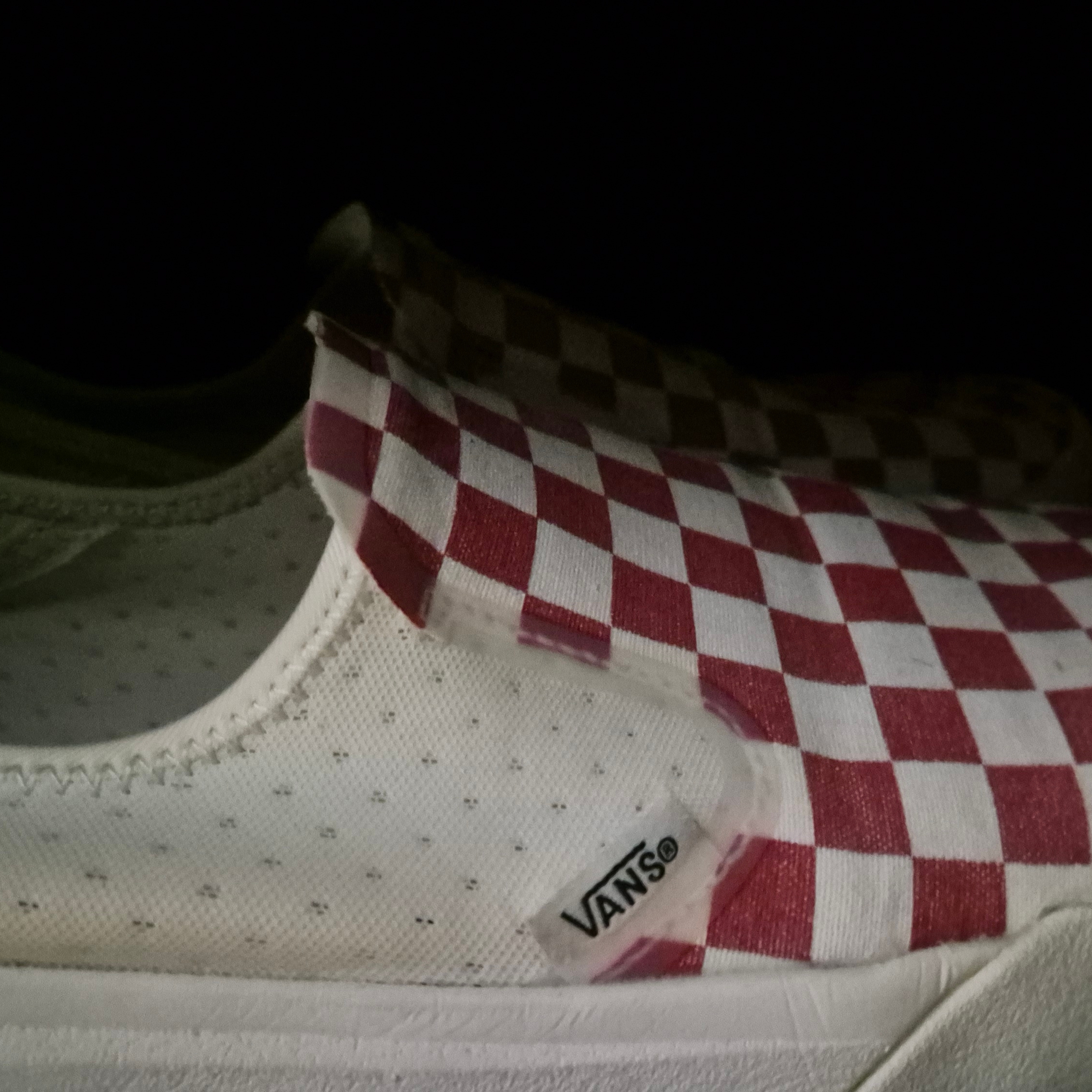 Vans ComfyCush One Checkerboard Racing Red Marshmallow 착용 스타일