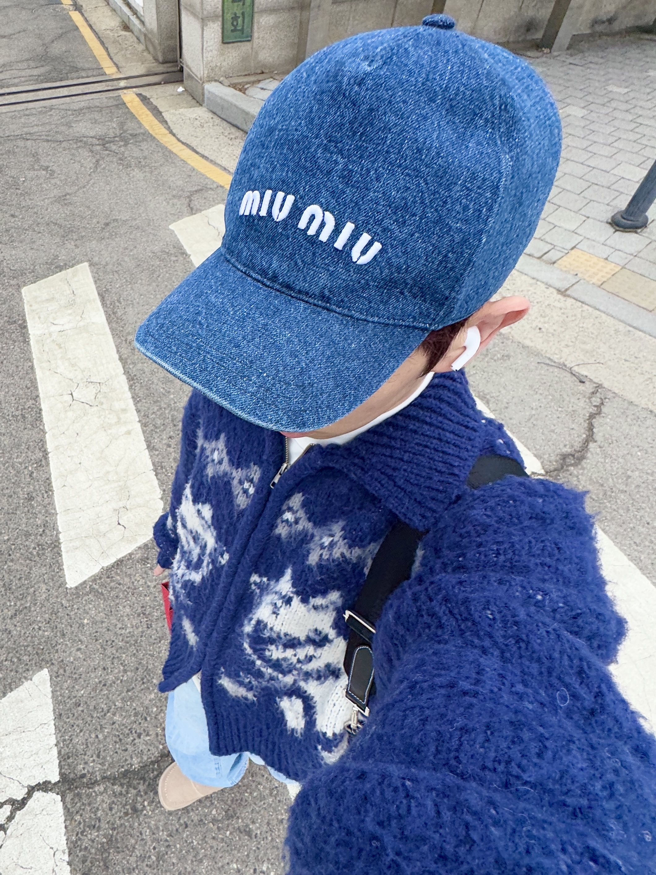 (W) Miu Miu Denim Baseball Cap with Embroidered Logo Blue White 착용 스타일 - 2