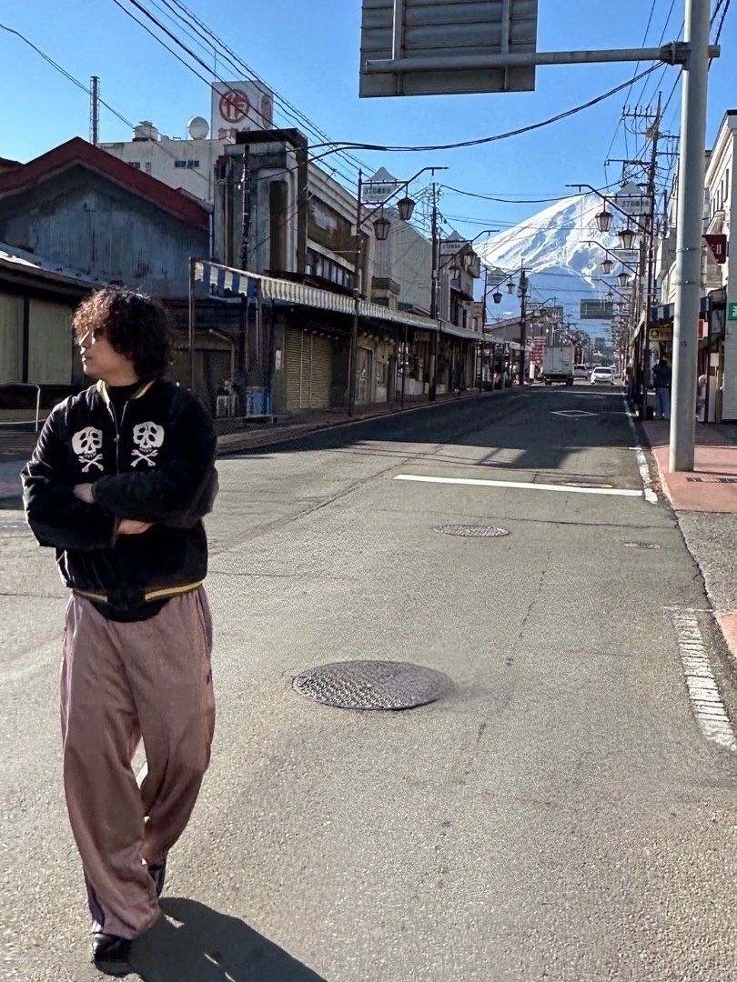 Needles H.D. Track Pants Poly Smooth Taupe, Kapital Velveteen Sulfide Souvenir Rain Skull Jacket Black 착용 스타일 - 4