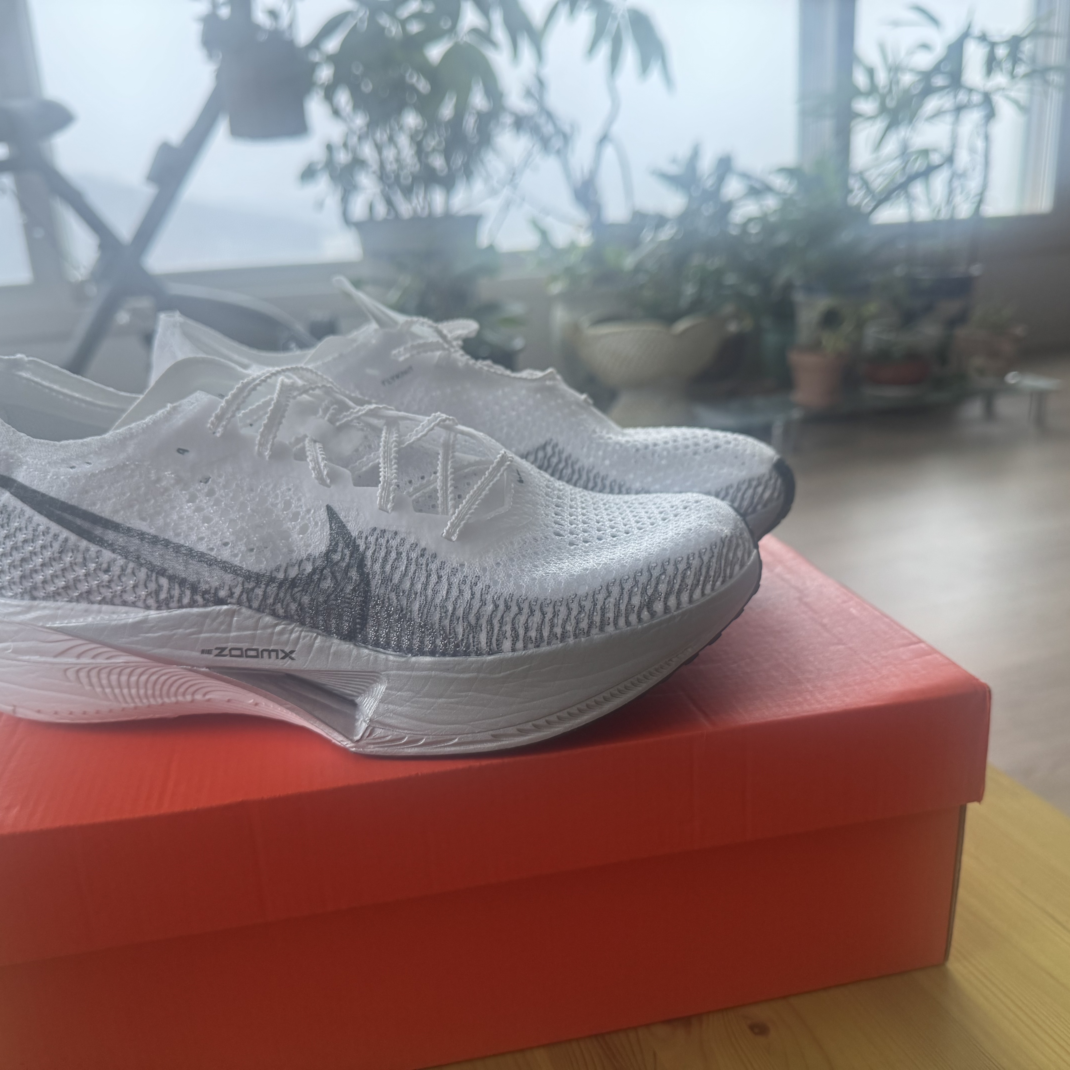Nike ZoomX Vaporfly Next% 3 White Grey 착용 스타일