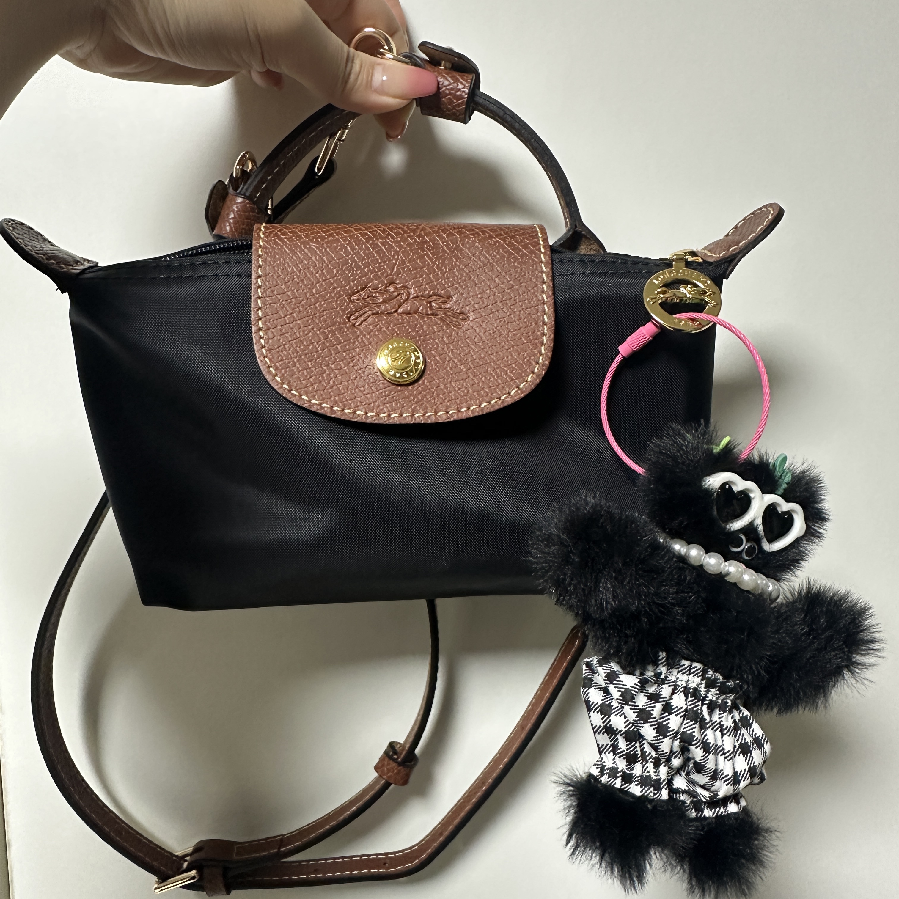 Longchamp Le Pliage Original Handle Pouch Black 착용 스타일