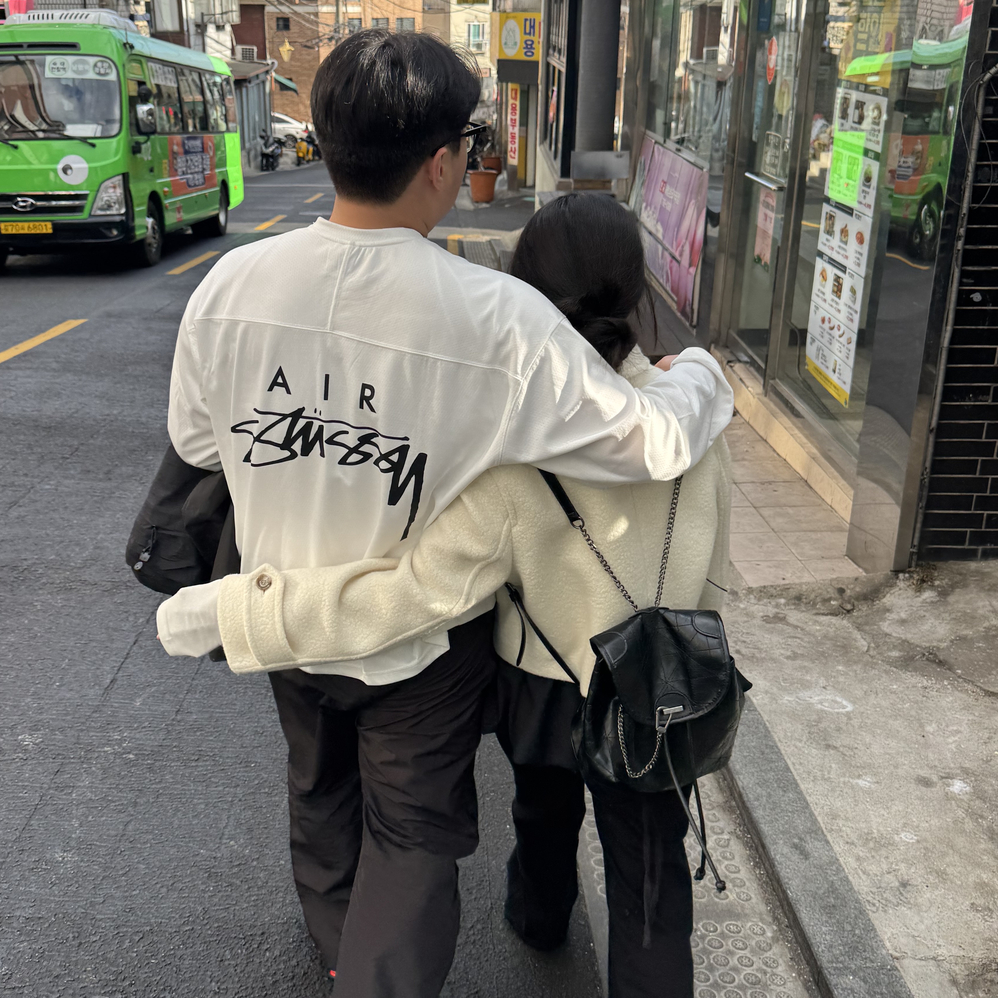 Nike x Stussy Long Sleeve Top Sail (FJ9164-133), Nike Shox R4 Metallic Silver Red 착용 스타일