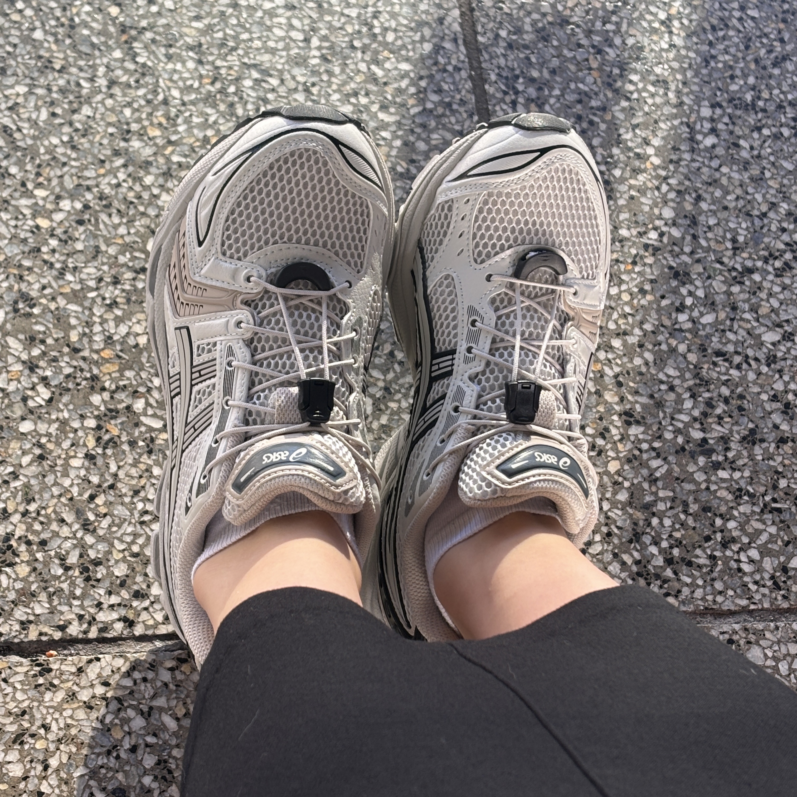 Asics Unlimited Gel-Kayano 14 Smoke Grey 착용 스타일