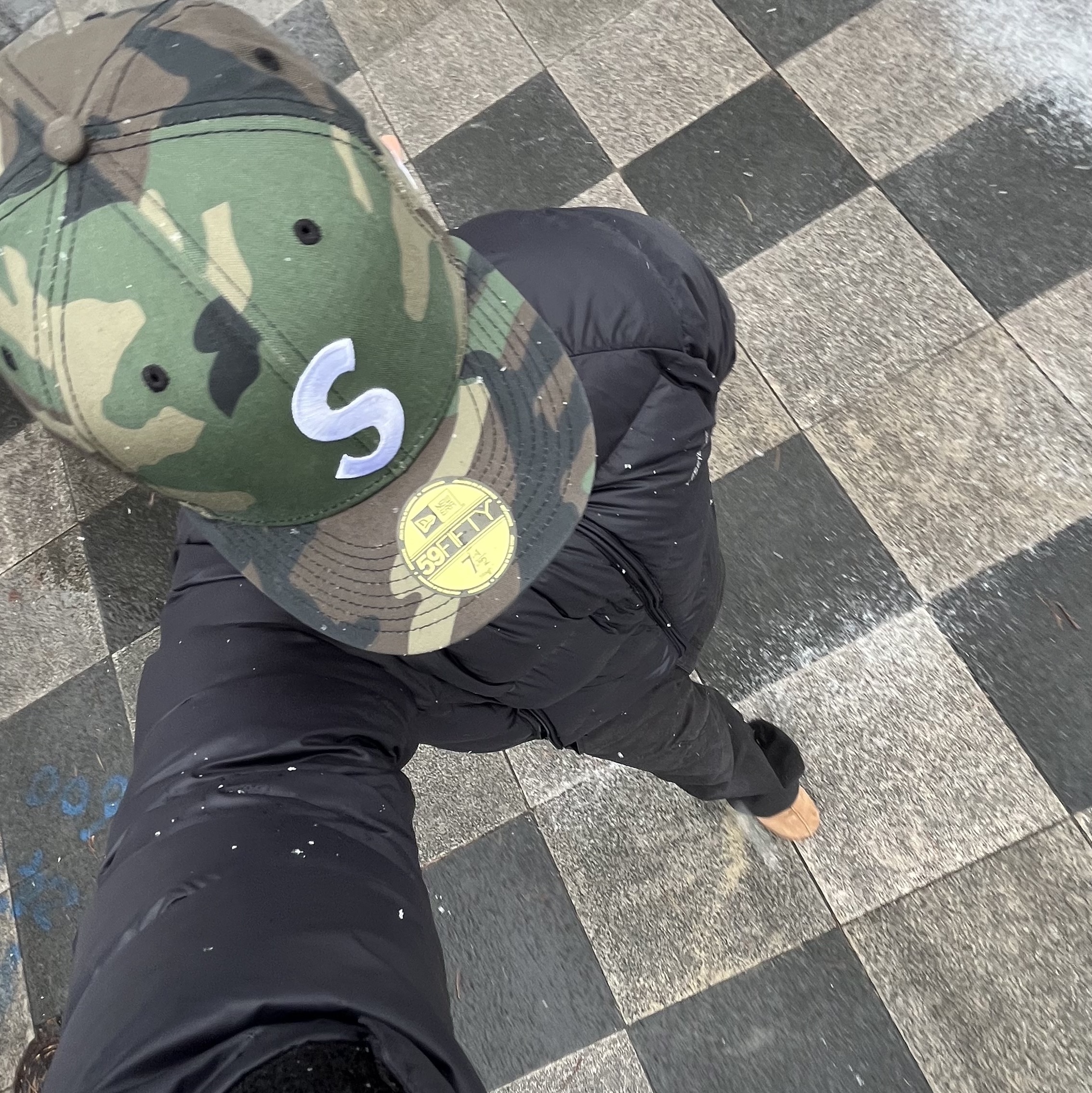 Supreme x New Era Screw Ball S Logo Woodland Camo - 24FW 착용 스타일