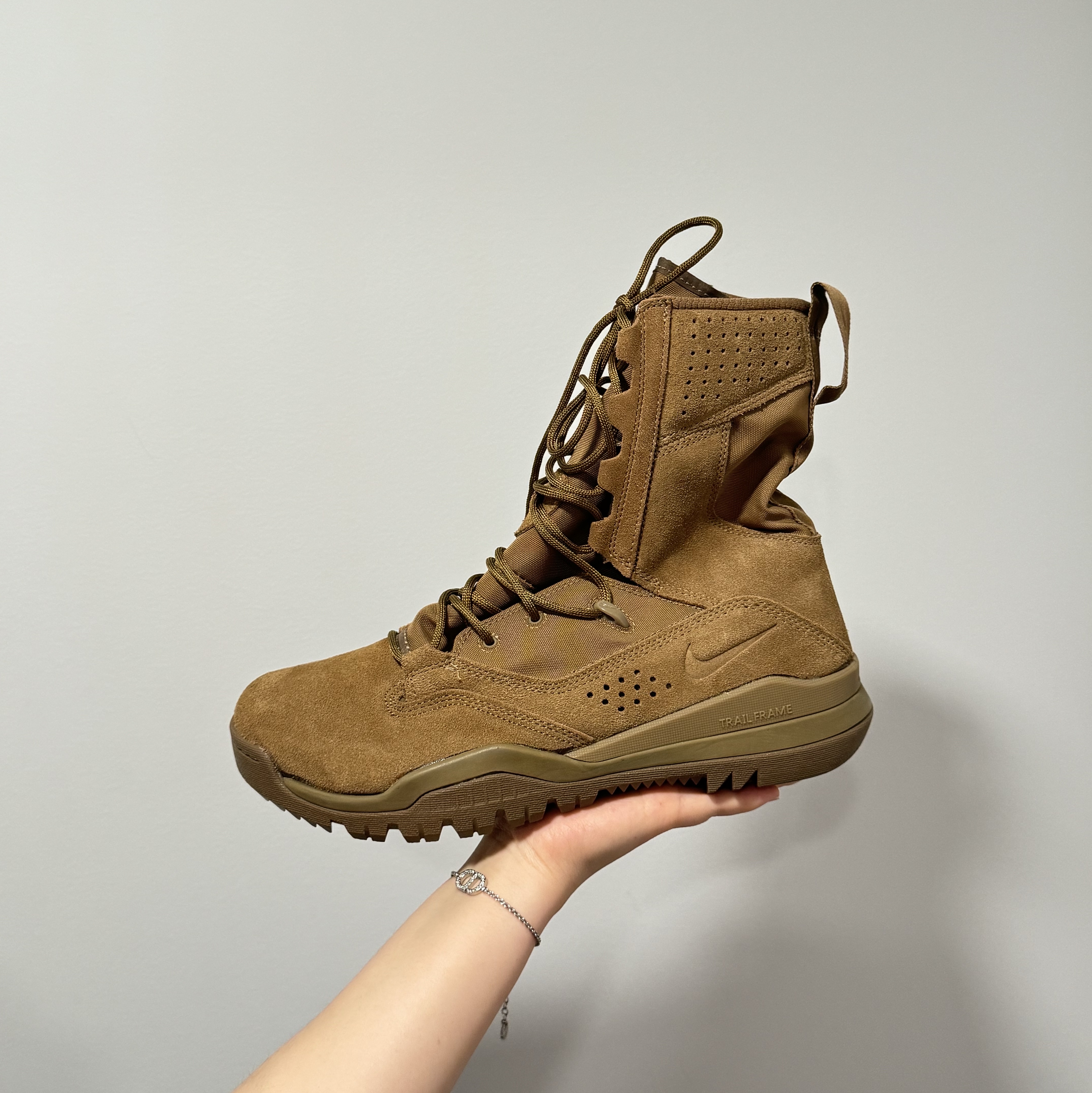 Nike SFB Field 2 8 Inch Leather Coyote 착용 스타일