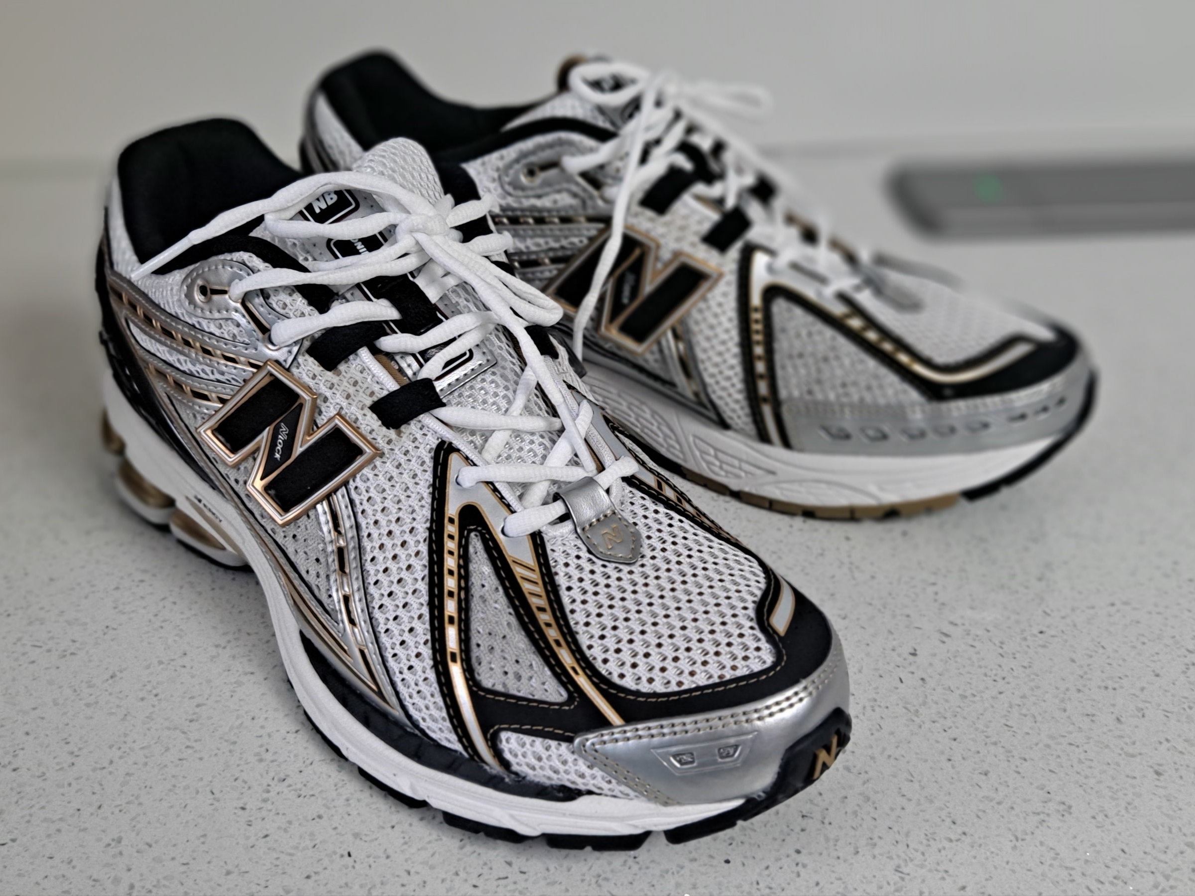 New Balance 1906R White Gold, New Balance 1906R Harbor Grey Silver Metalic 착용 스타일 - 2