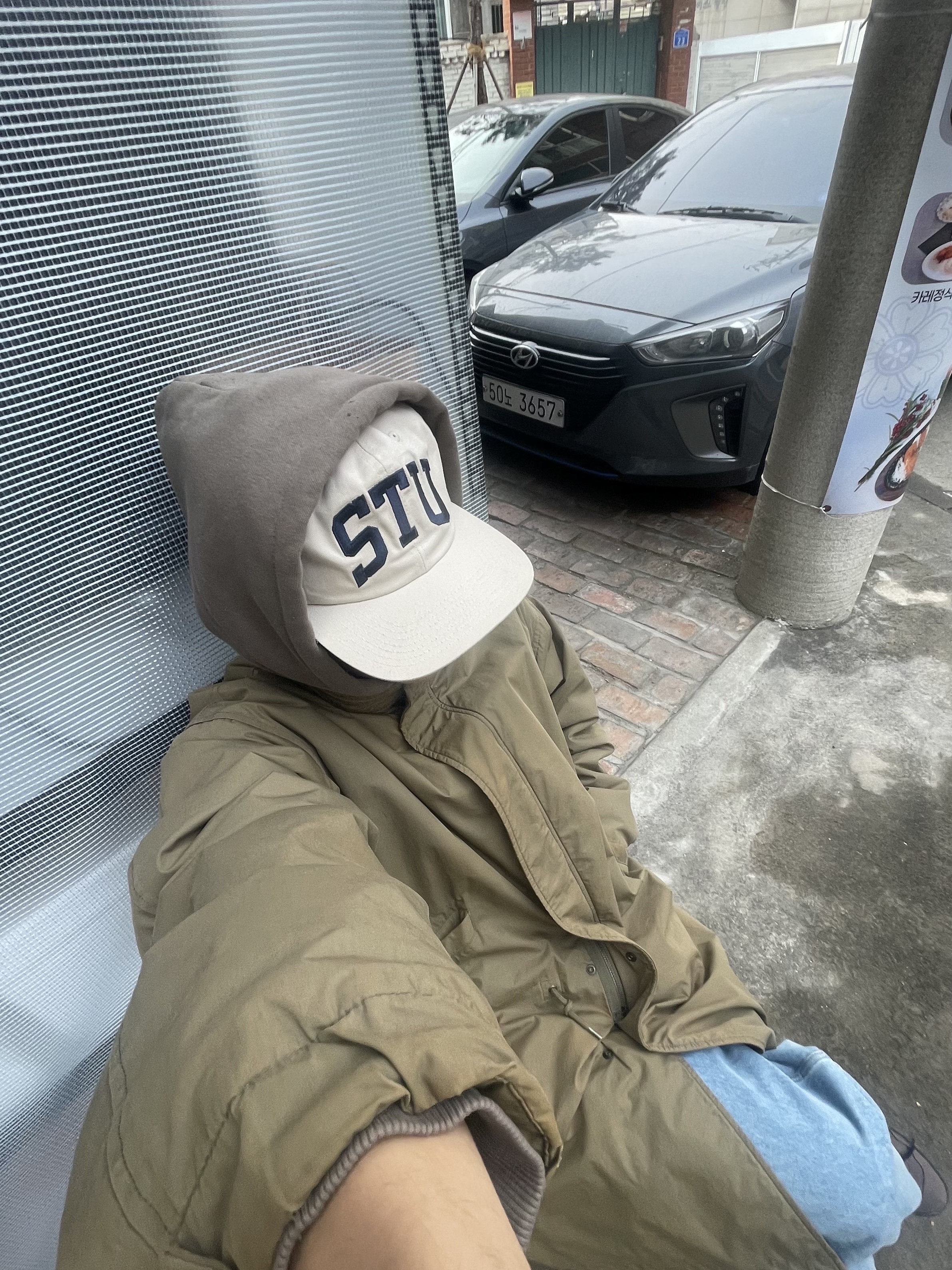 Stussy Stu Arch Strapback Cap Khaki 착용 스타일